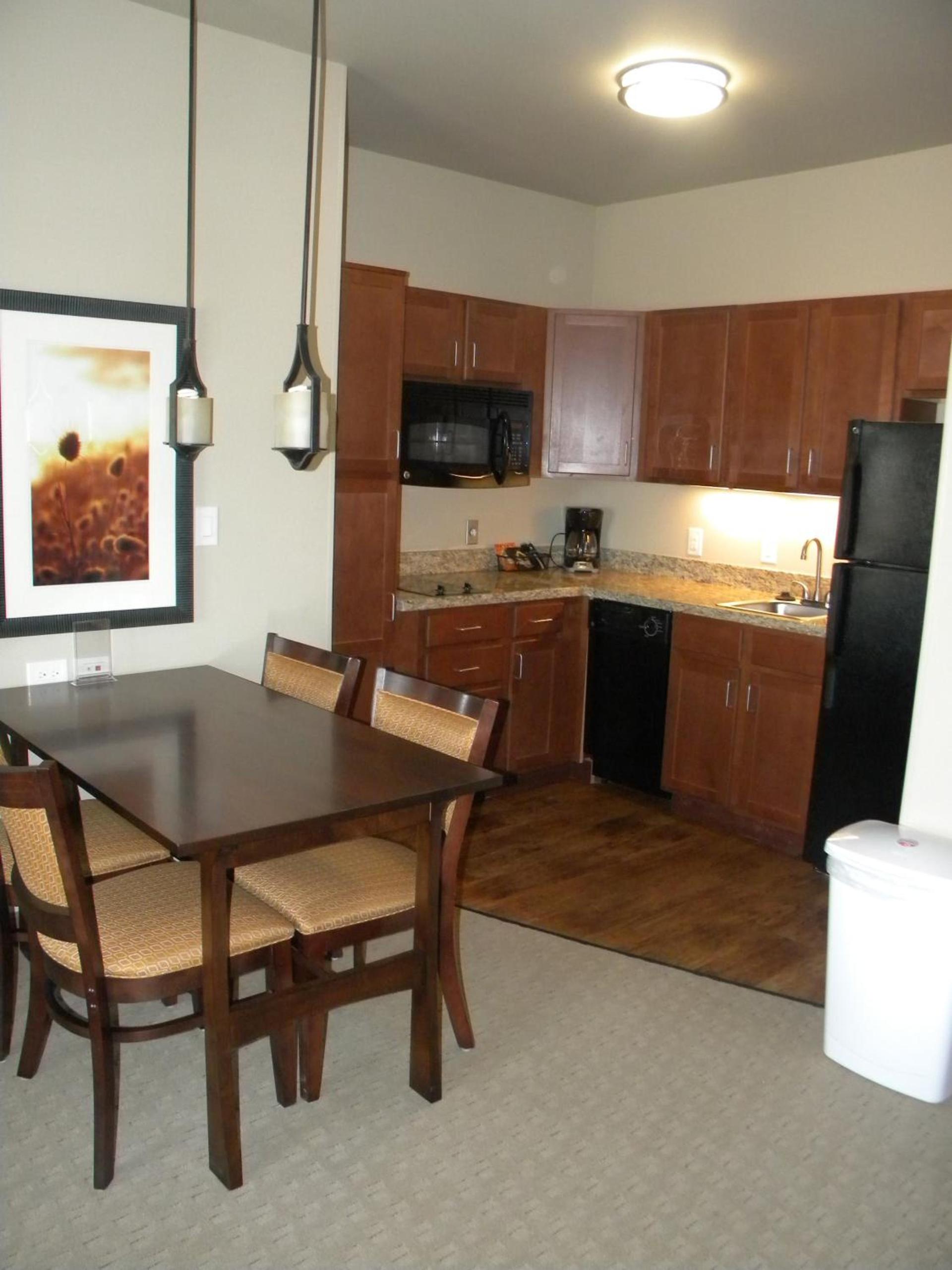 Teddy's Residential Suites Watford City photo 36