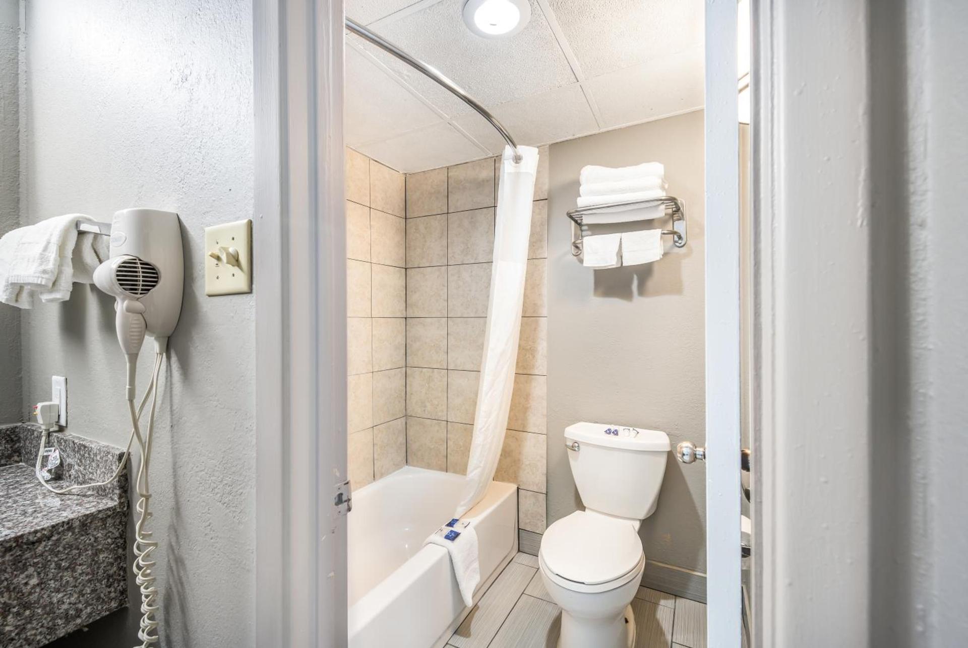 Americas Best Value Inn Arkadelphia photo 26