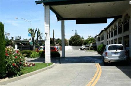 Crossroads Inn - Downtown Sacramento photo 8