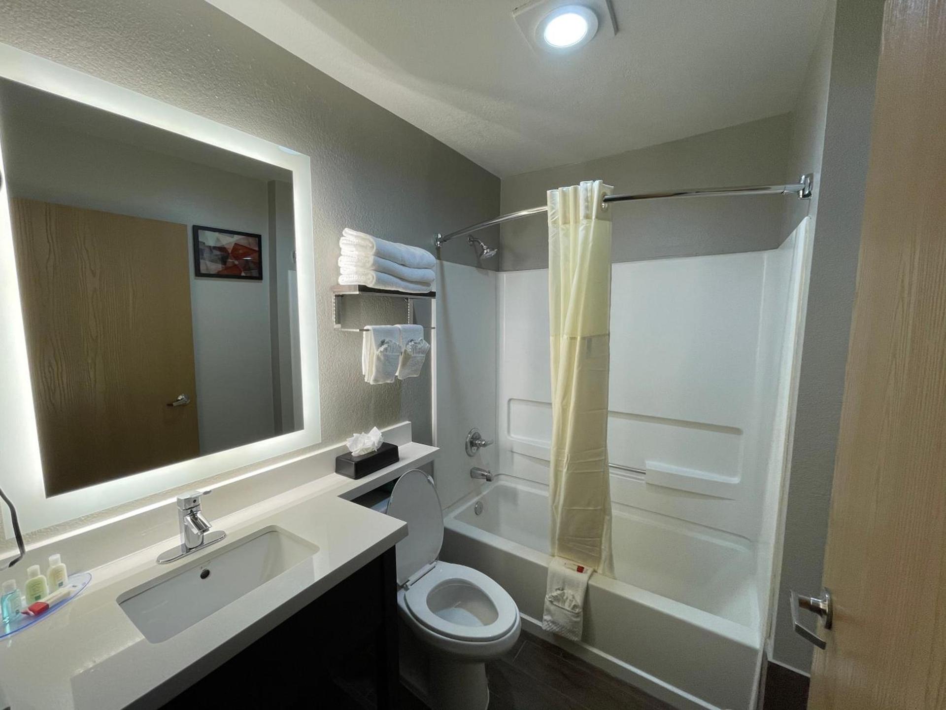 Quality Inn & Suites North Mesquite I-30 photo 36