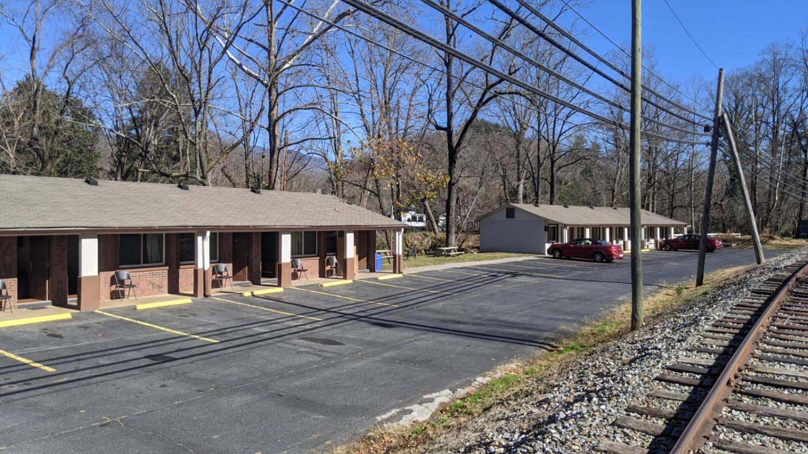 Economy Inn Sylva photo 31