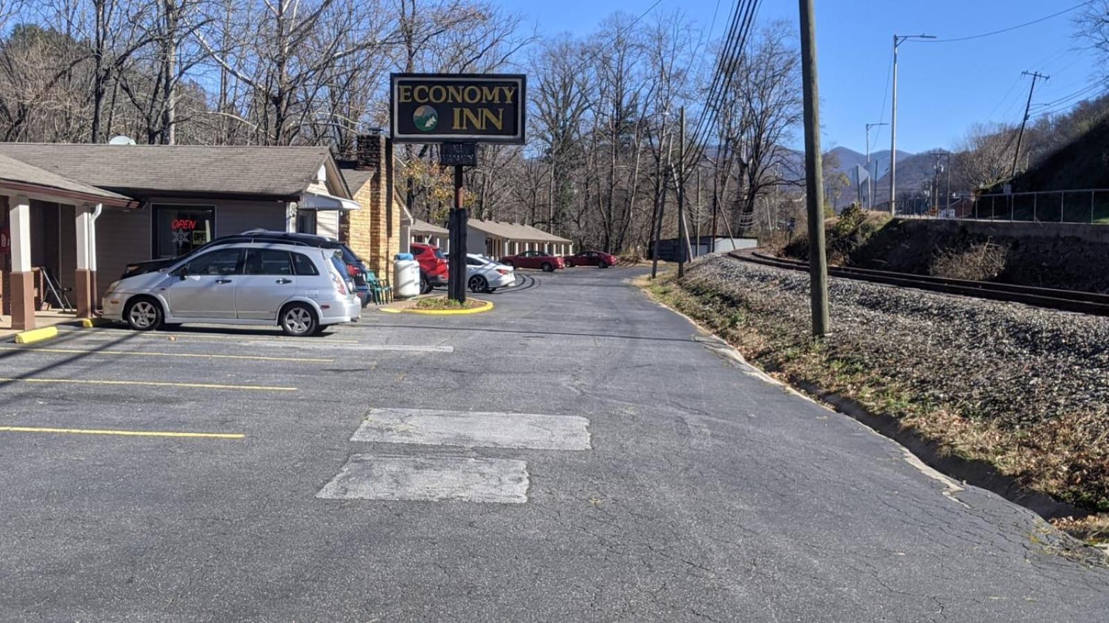 Economy Inn Sylva photo 30