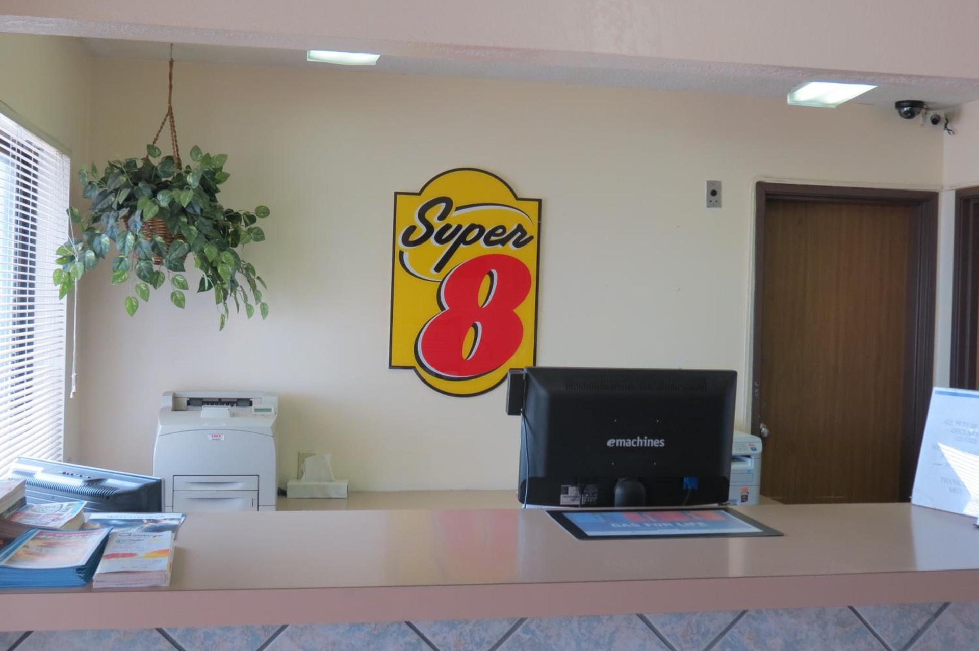 Super 8 by Wyndham Evansville East photo 28