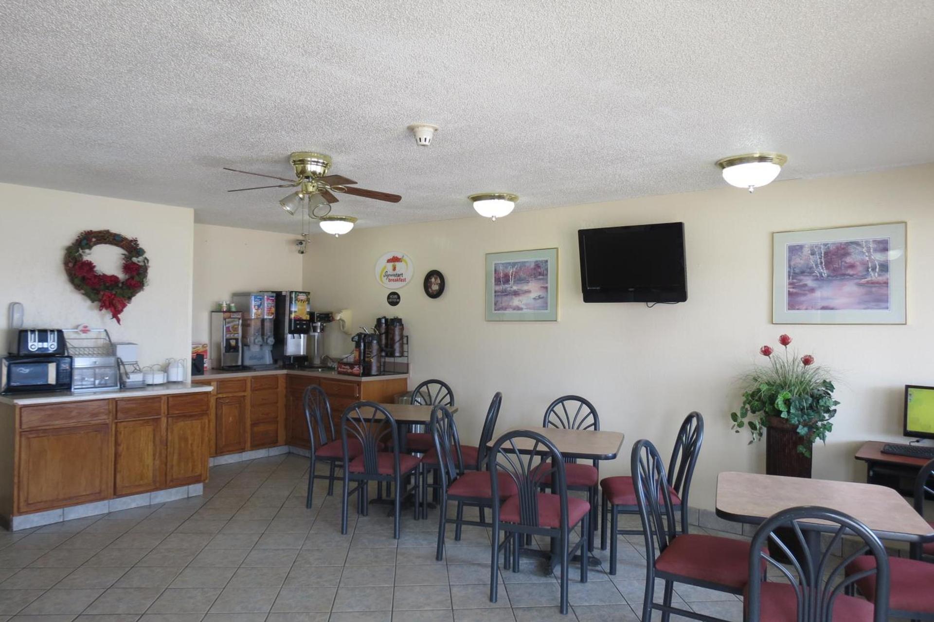 Super 8 by Wyndham Evansville East photo 27