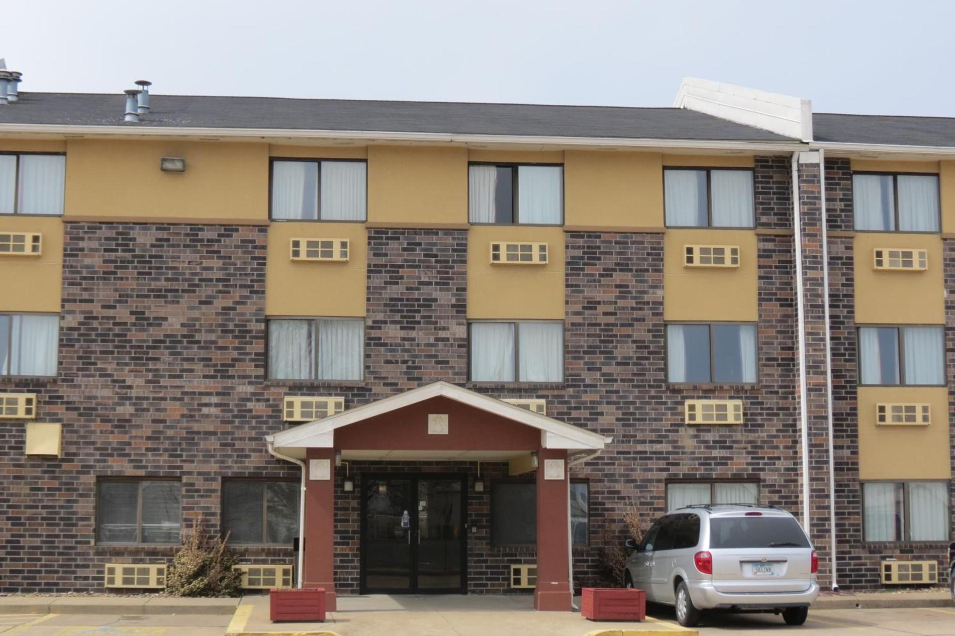 Super 8 by Wyndham Evansville East photo 16