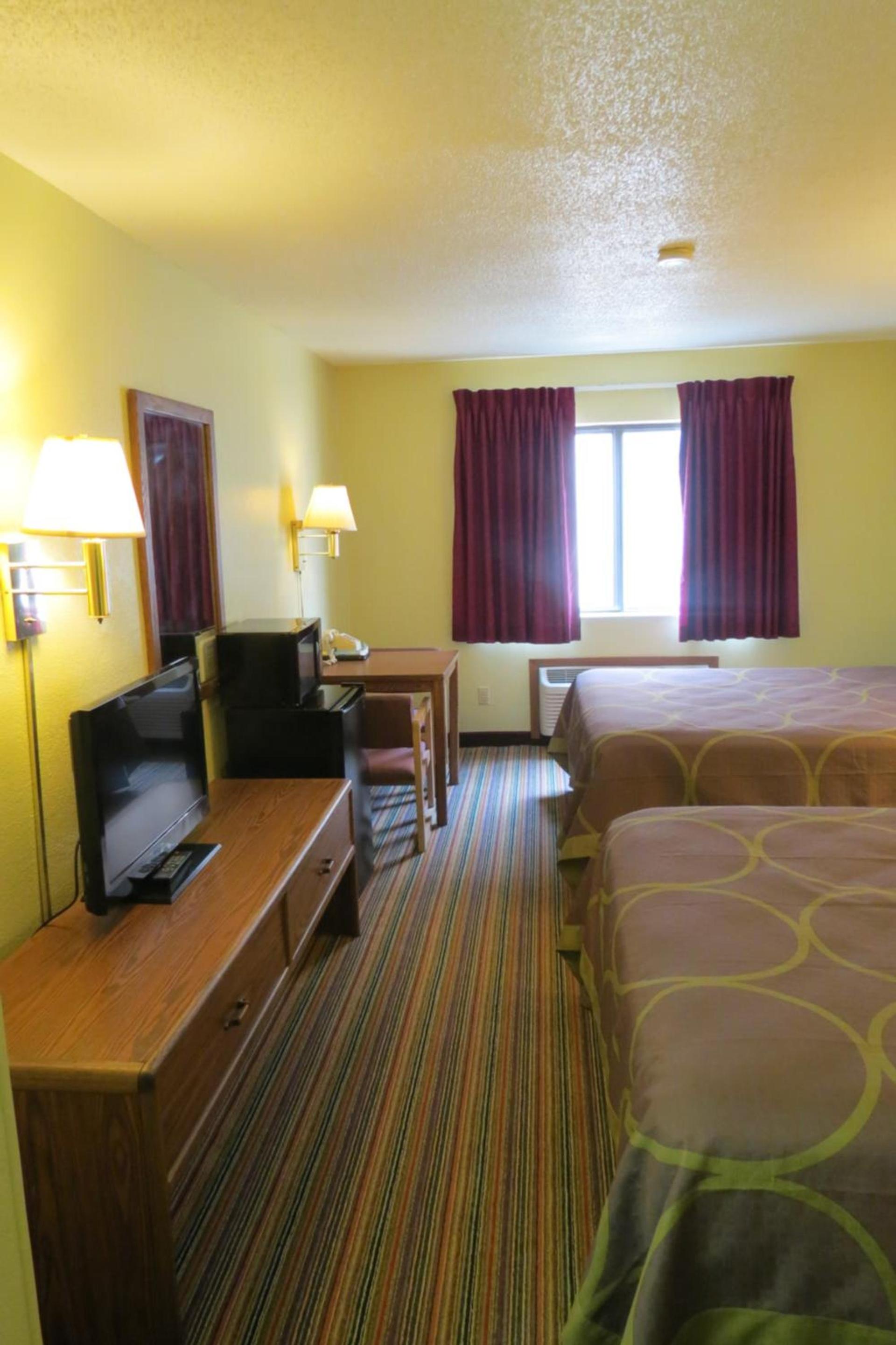 Super 8 by Wyndham Evansville East photo 24