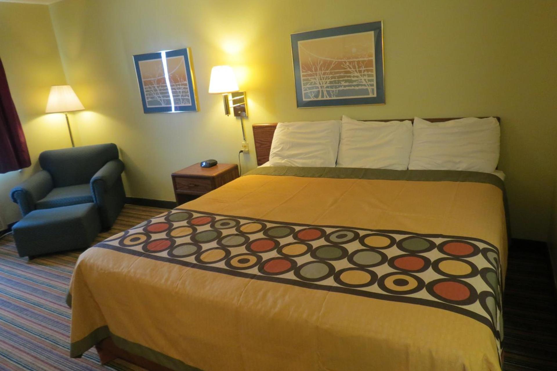 Super 8 by Wyndham Evansville East photo 18