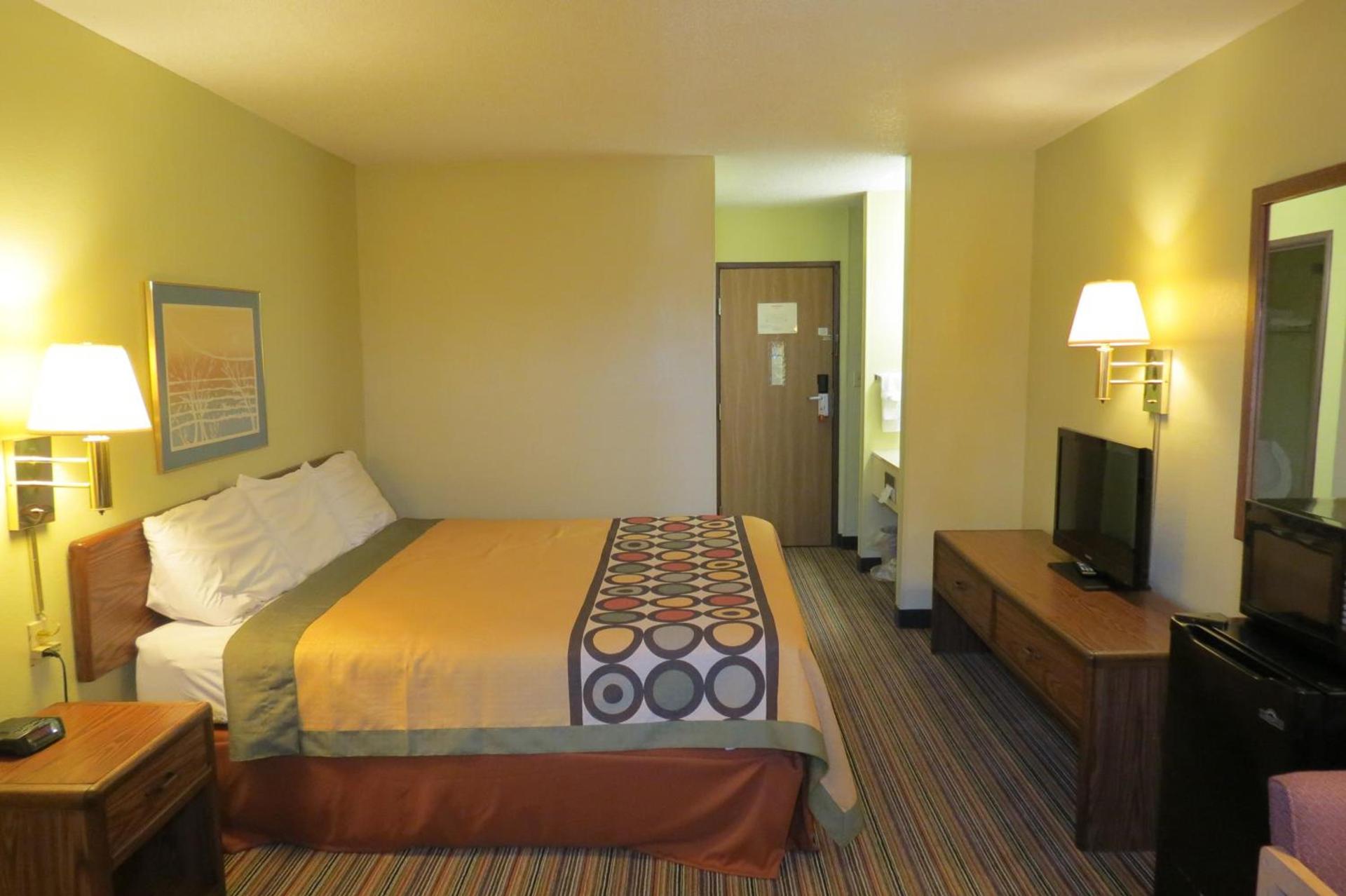 Super 8 by Wyndham Evansville East photo 19