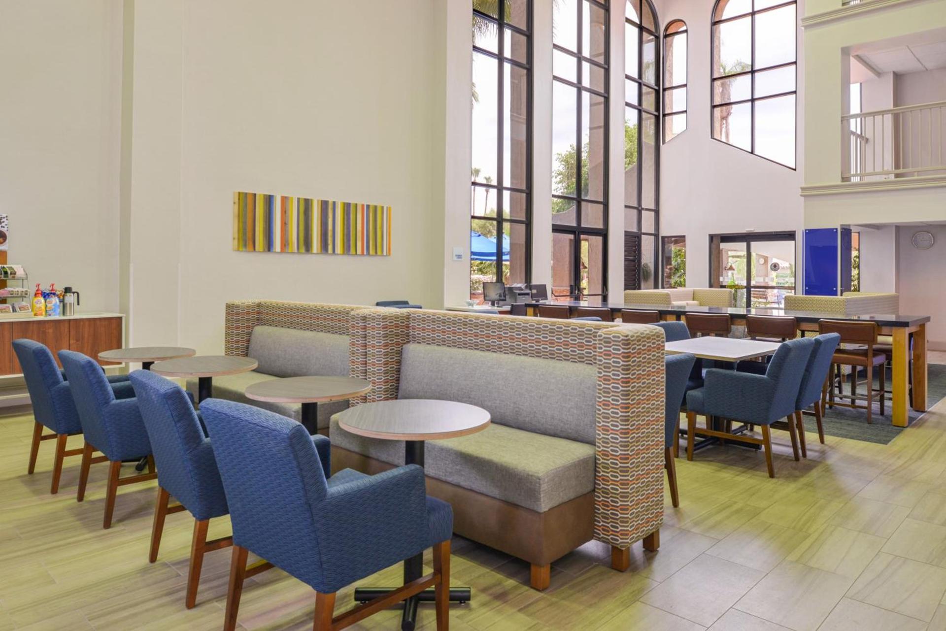 Holiday Inn Express Palm Desert by IHG photo 11