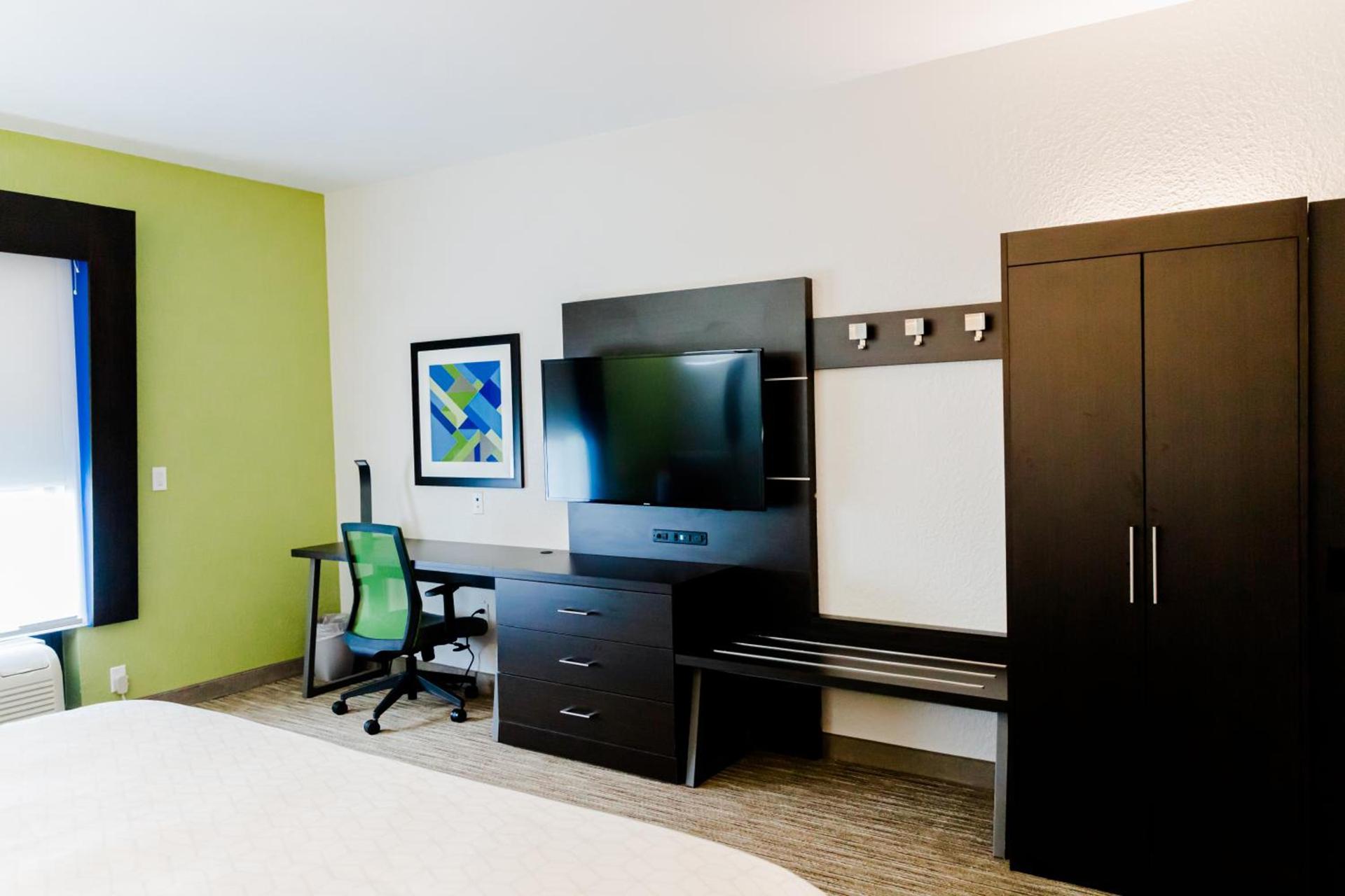 Holiday Inn Express Hotel & Suites Greenville by IHG photo 2