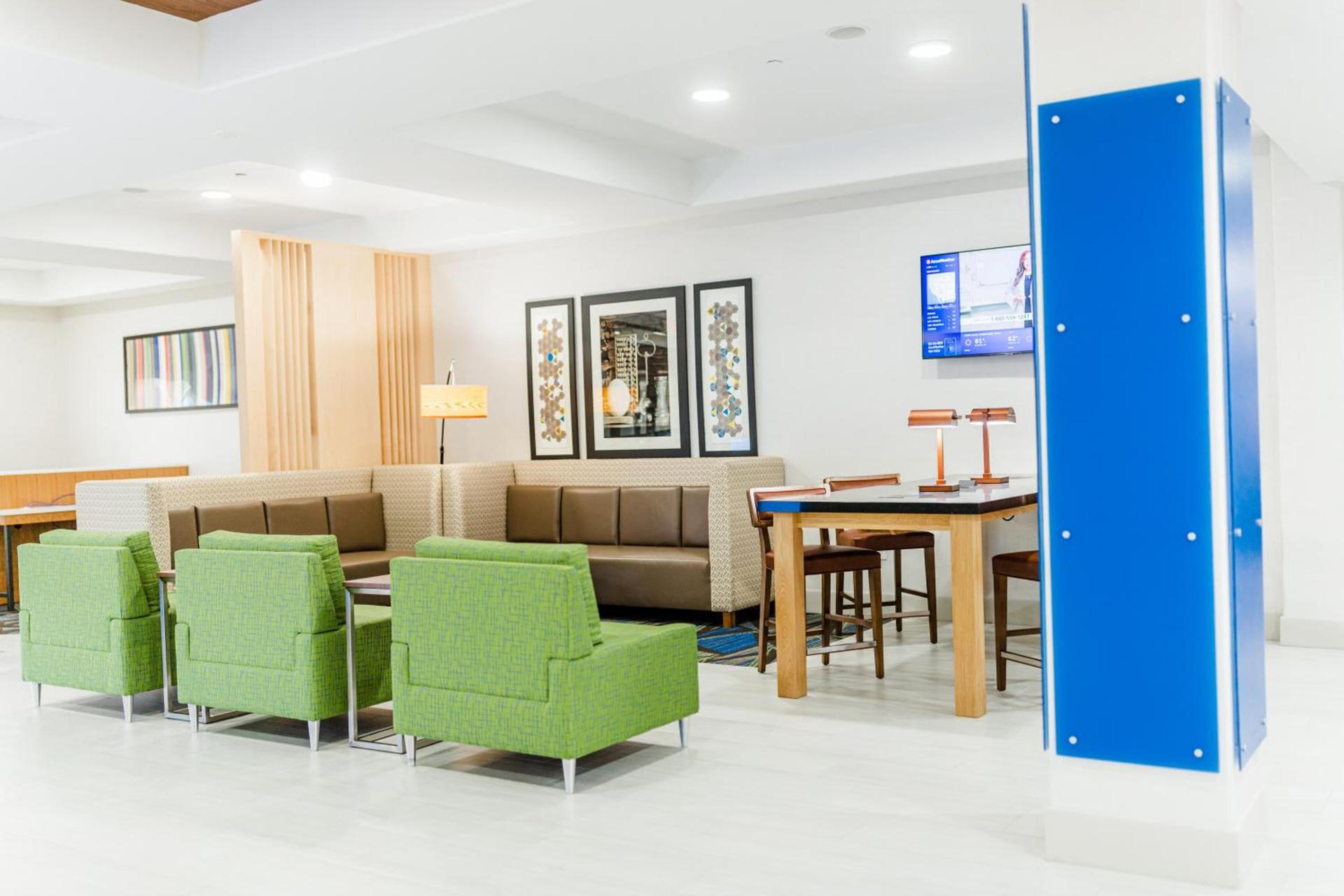 Holiday Inn Express Hotel & Suites Greenville by IHG photo 9