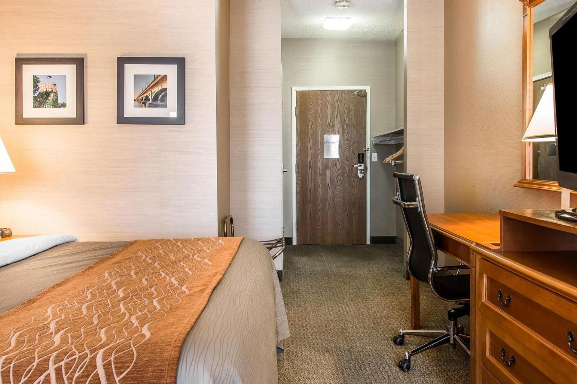 Hampton Inn Chelsea, Mi photo 3