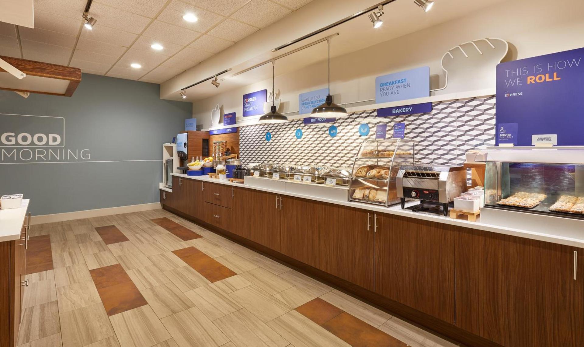 Holiday Inn Express & Suites Orlando International Airport by IHG photo 33
