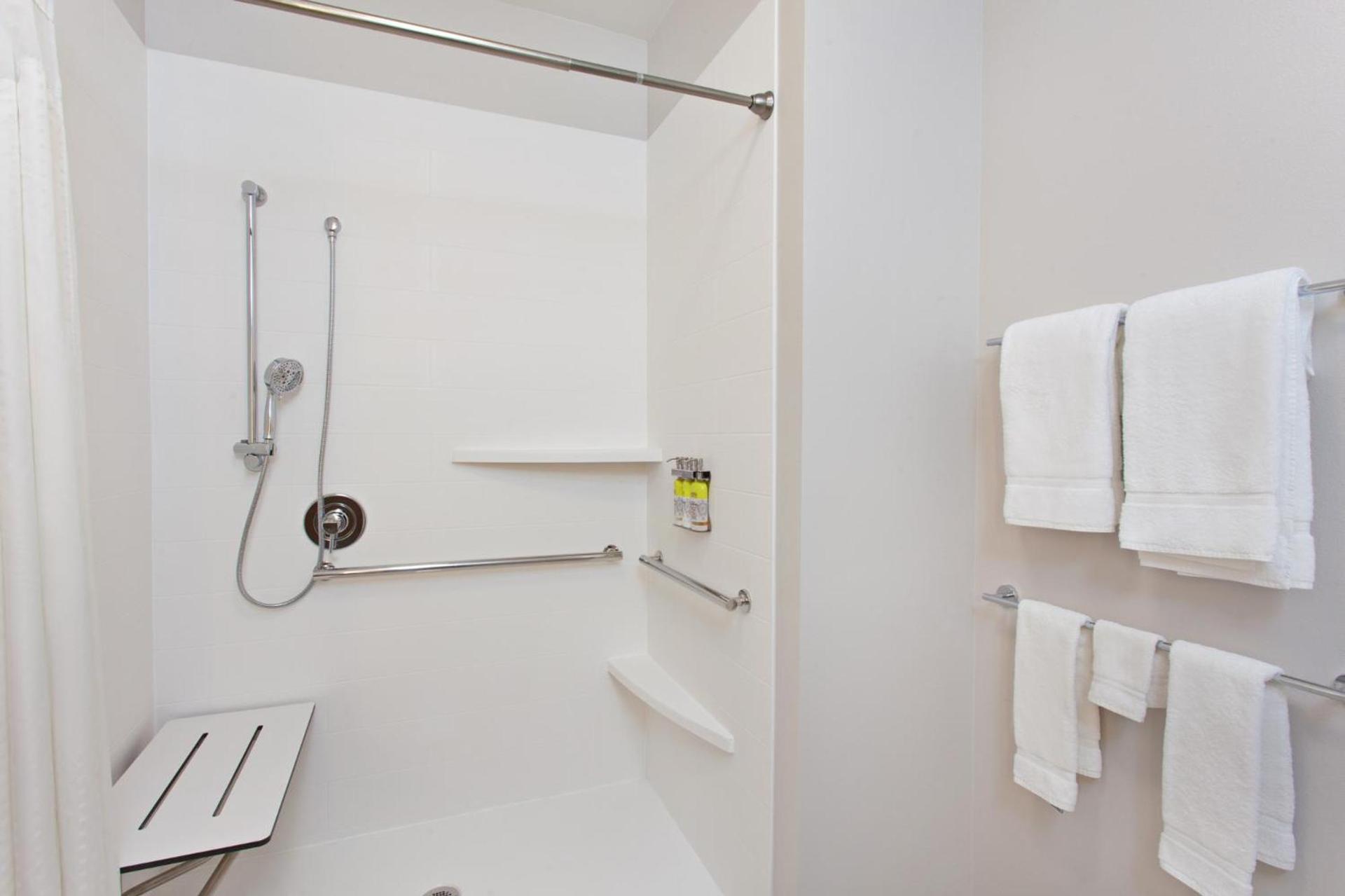 Holiday Inn Express & Suites - Moses Lake by IHG photo 9