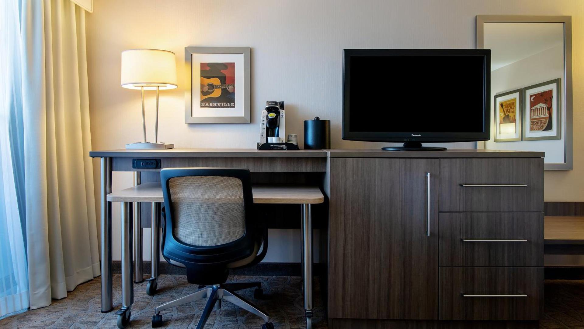 Holiday Inn Nashville - Vanderbilt - Dwtn by IHG photo 66