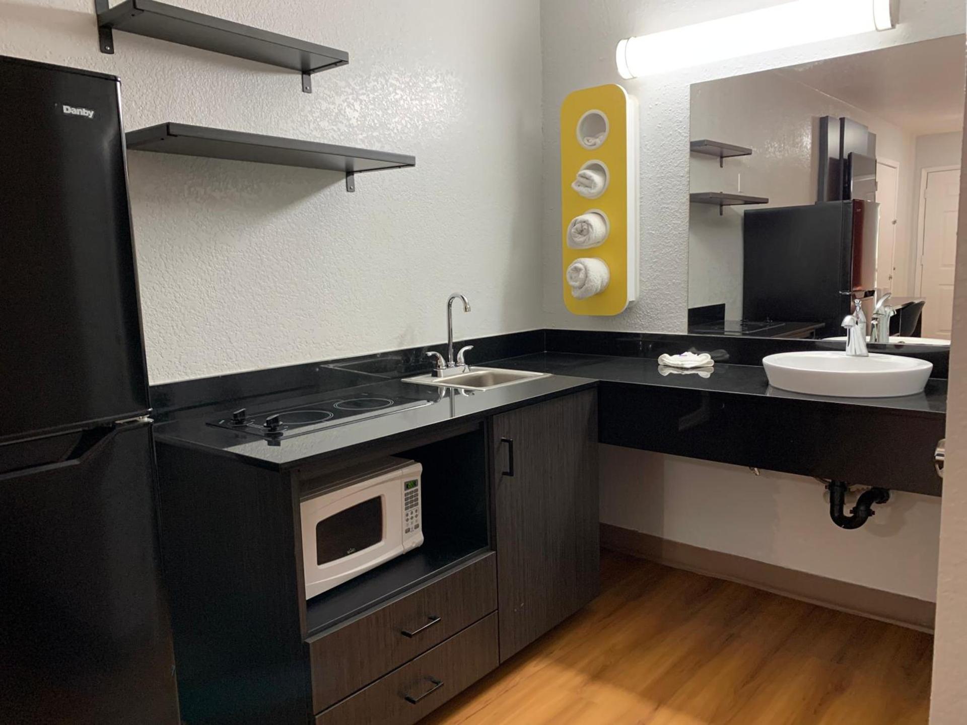 Motel 6-Laredo, TX - North I-35 photo 51
