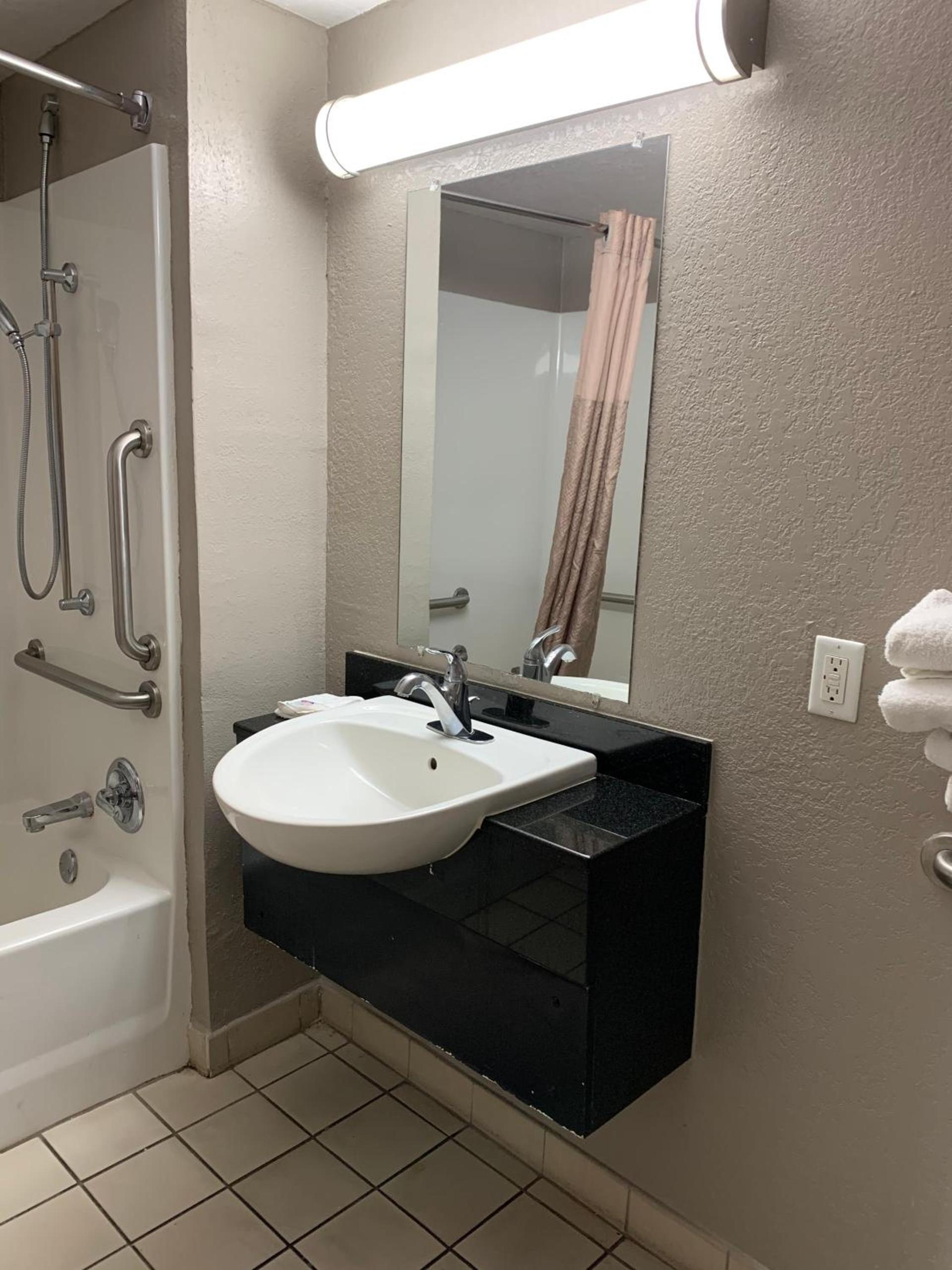 Motel 6-Laredo, TX - North I-35 photo 49
