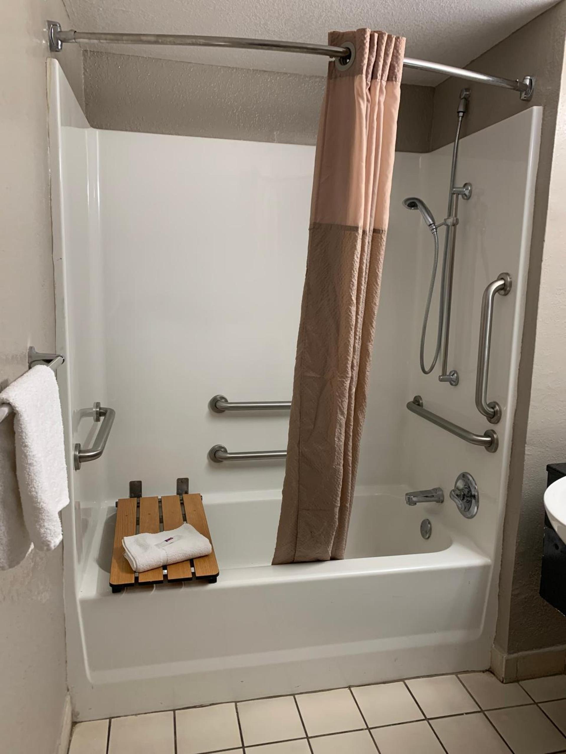 Motel 6-Laredo, TX - North I-35 photo 50
