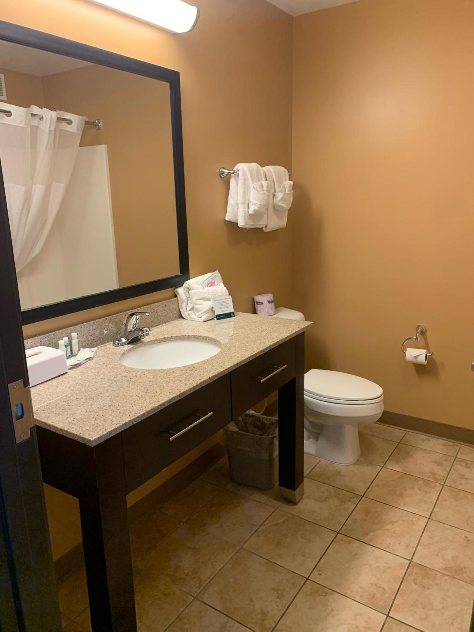 Quality Inn & Suites Minot North photo 34