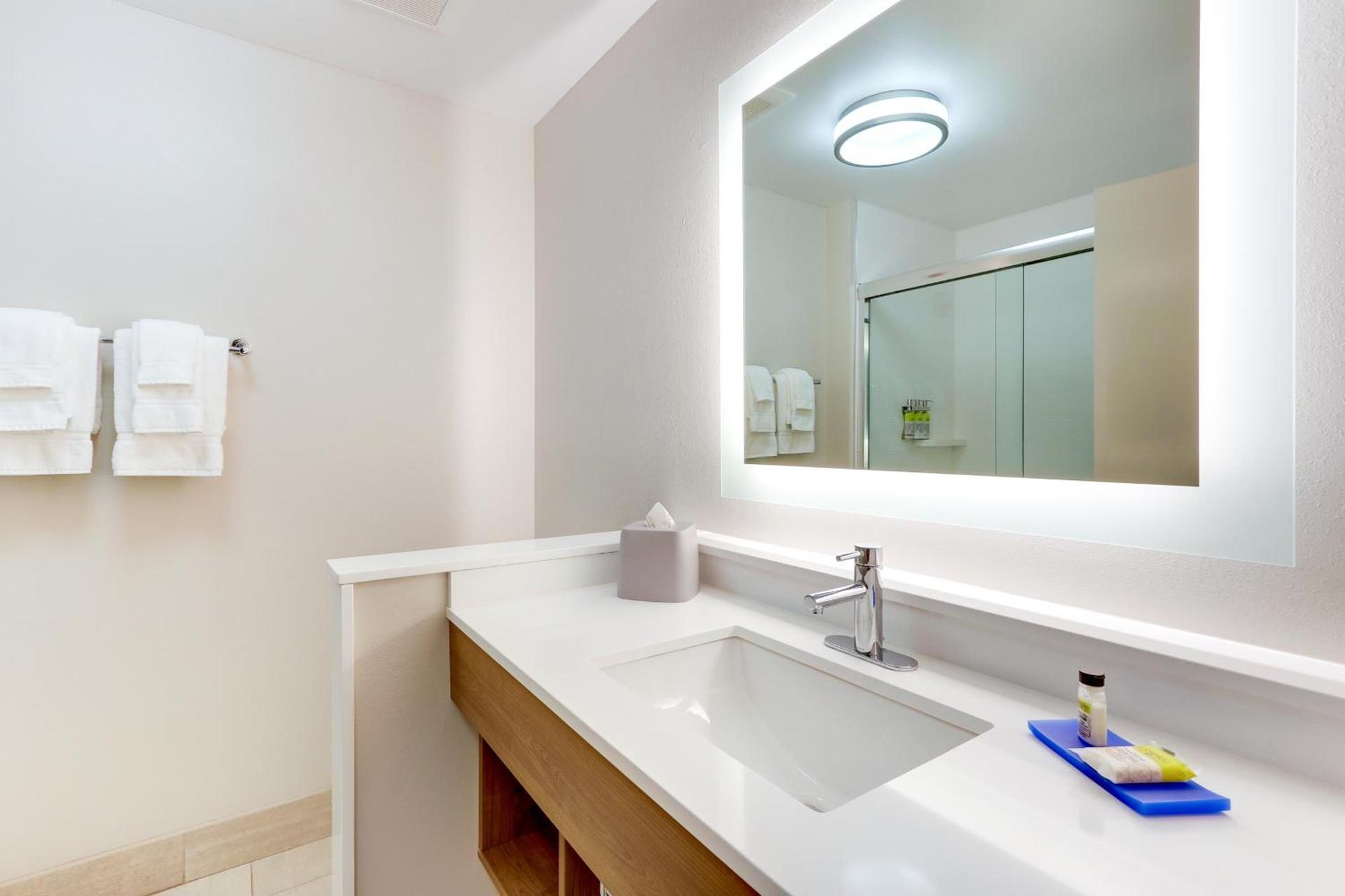 Holiday Inn Express & Suites - Middletown - Goshen by IHG photo 7