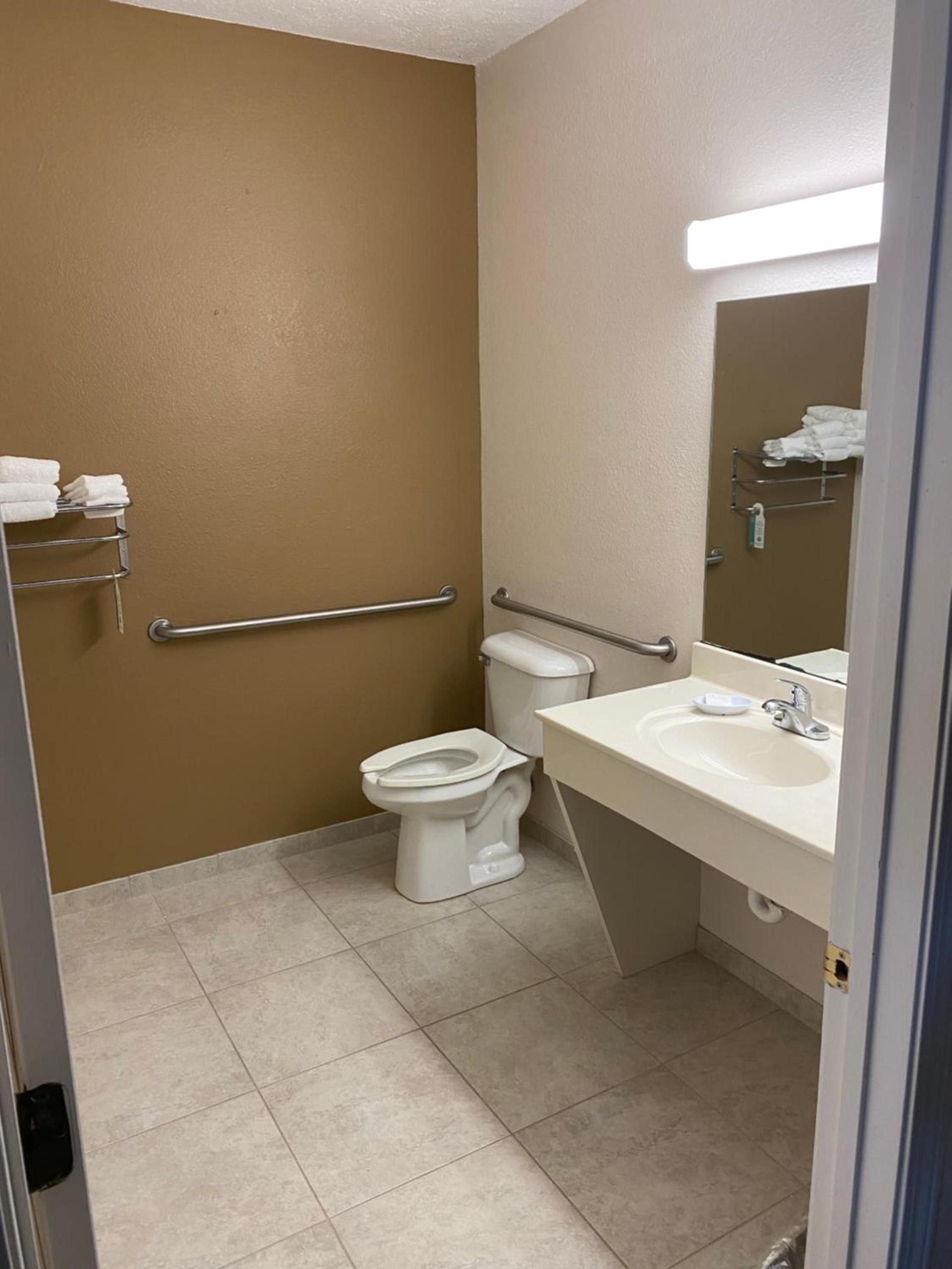 Northfield Inn Suites and Conference Center photo 7
