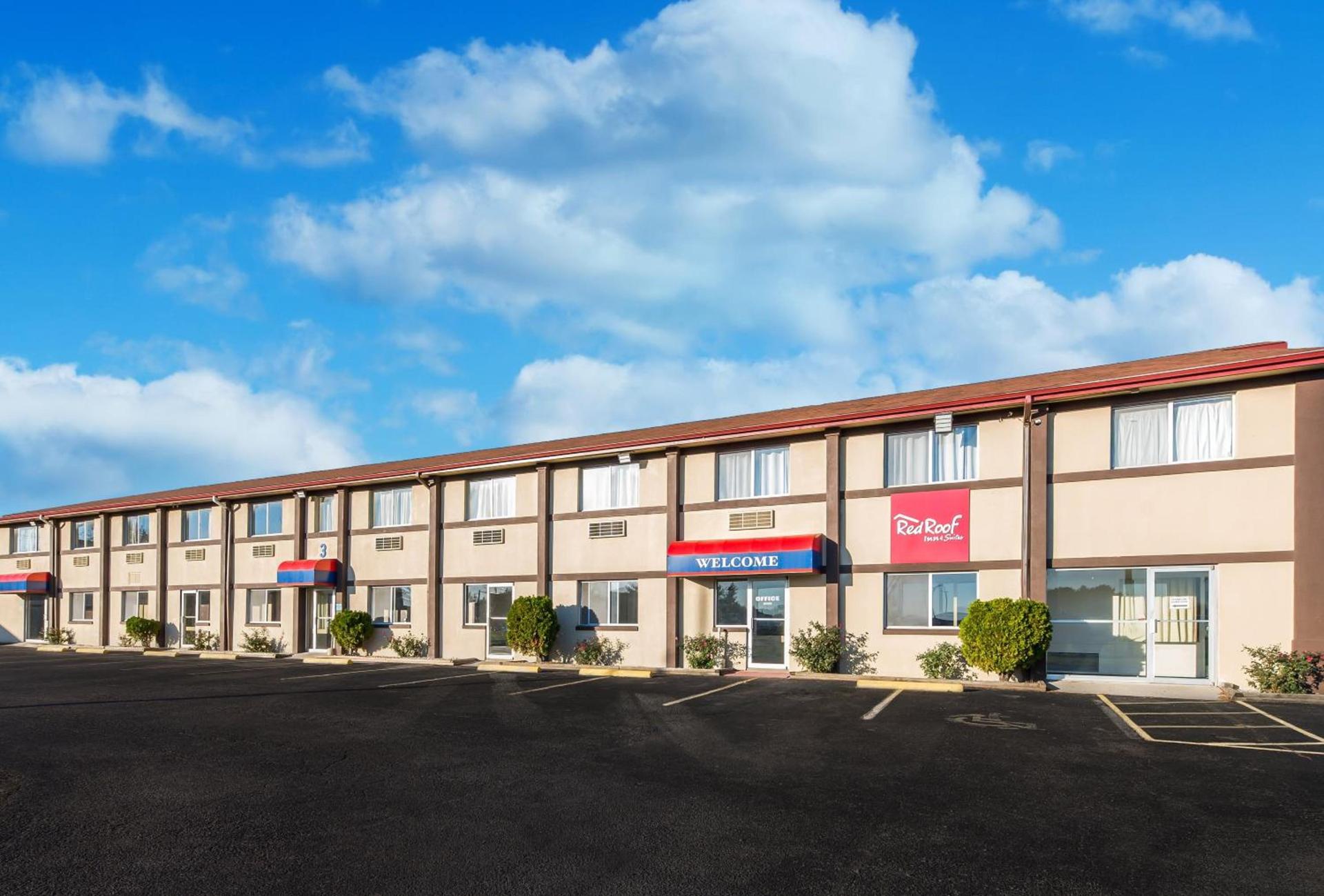 Red Roof Inn & Suites Wapakoneta — hotel in Wapakoneta