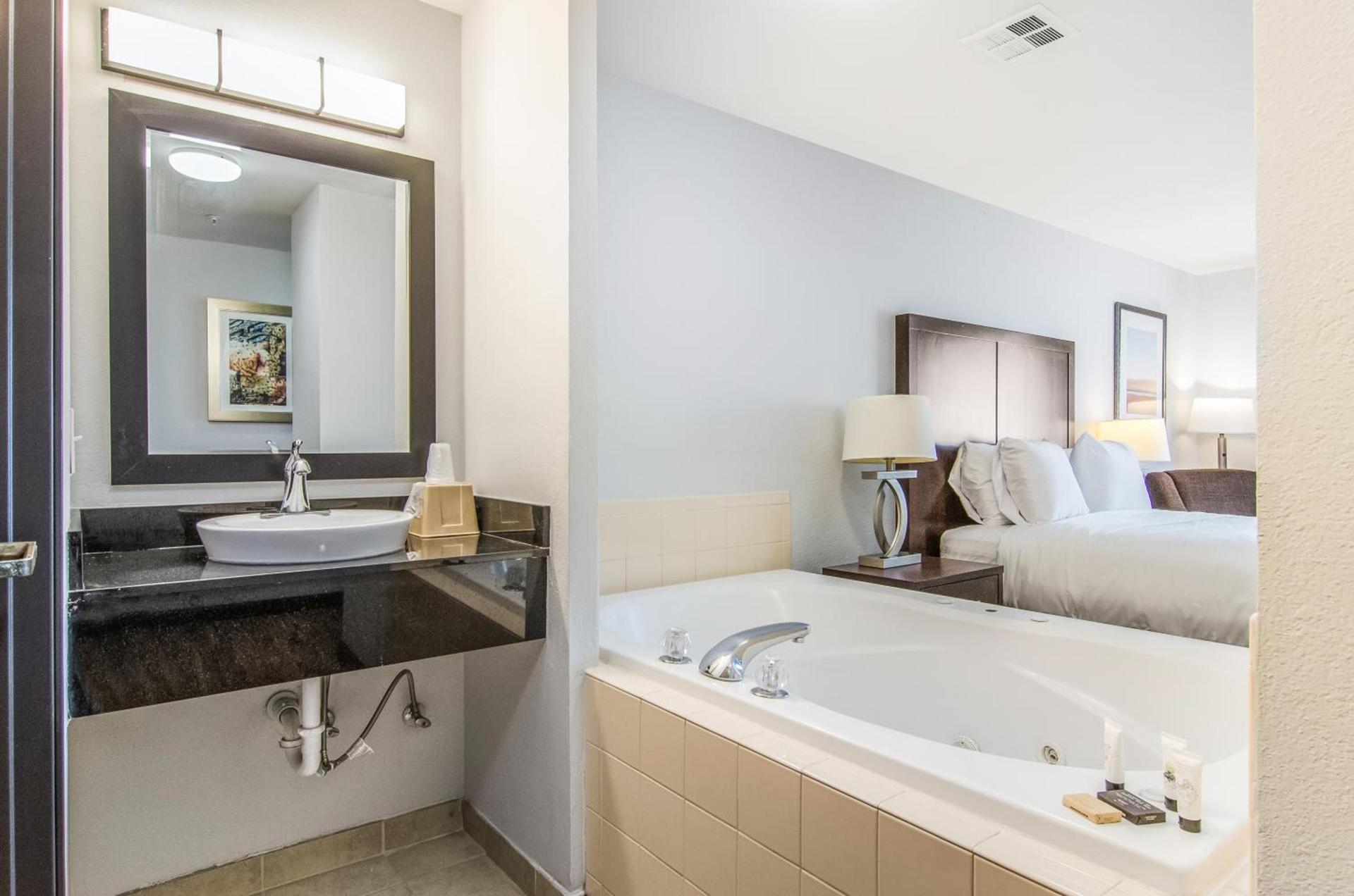 Red Lion Inn & Suites Des Moines photo 11
