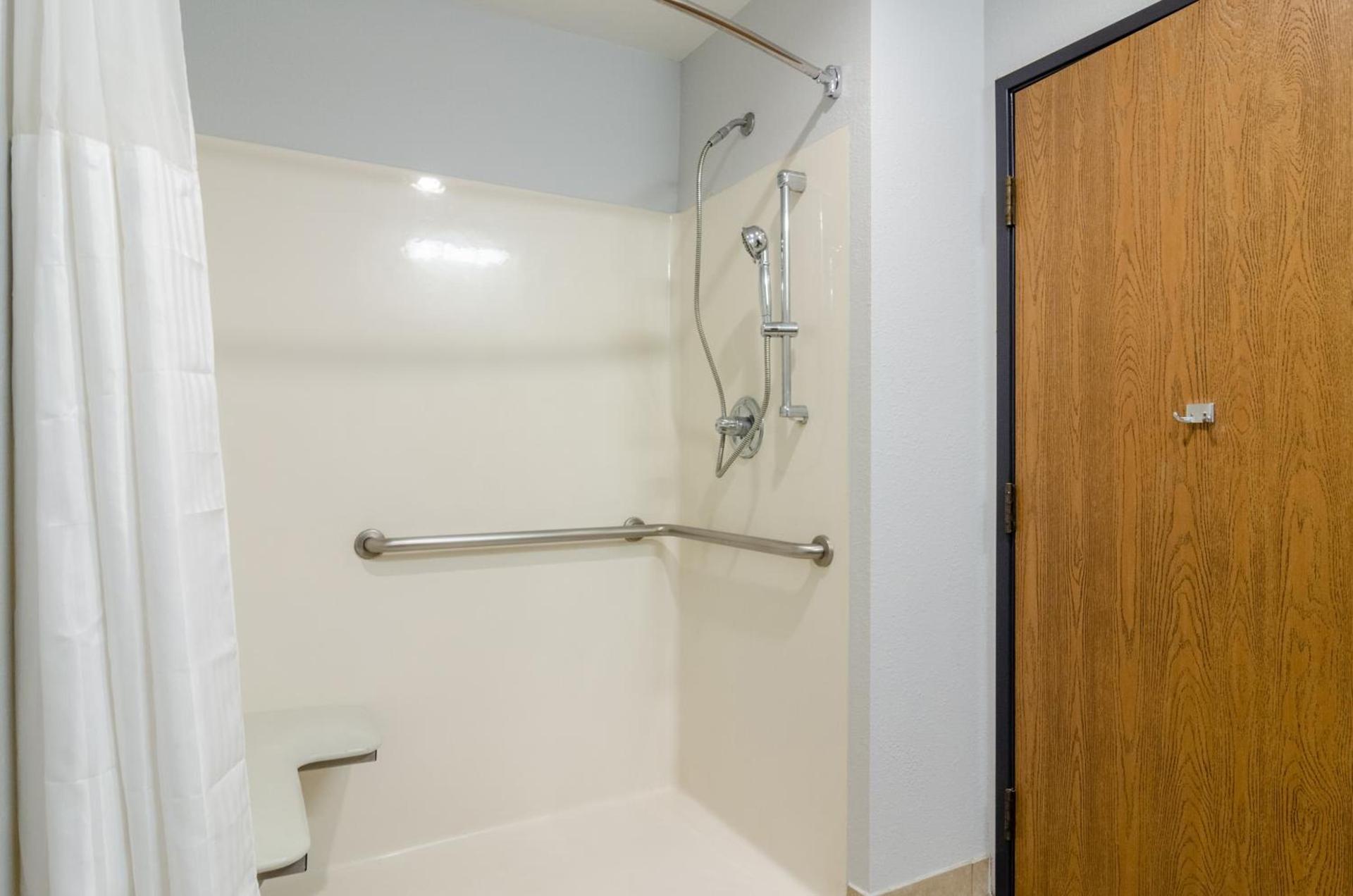 Red Lion Inn & Suites Des Moines photo 17