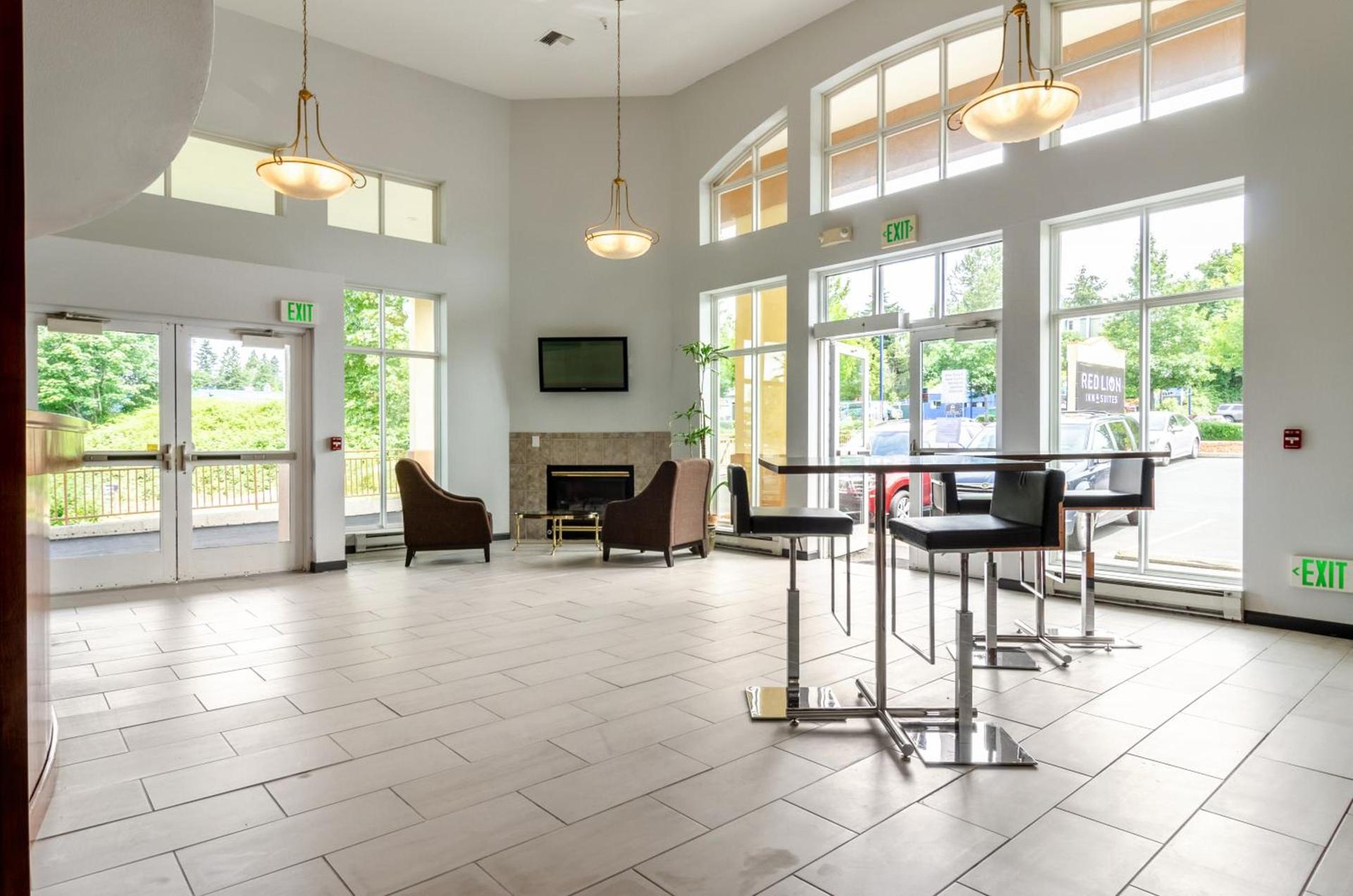 Red Lion Inn & Suites Des Moines photo 4