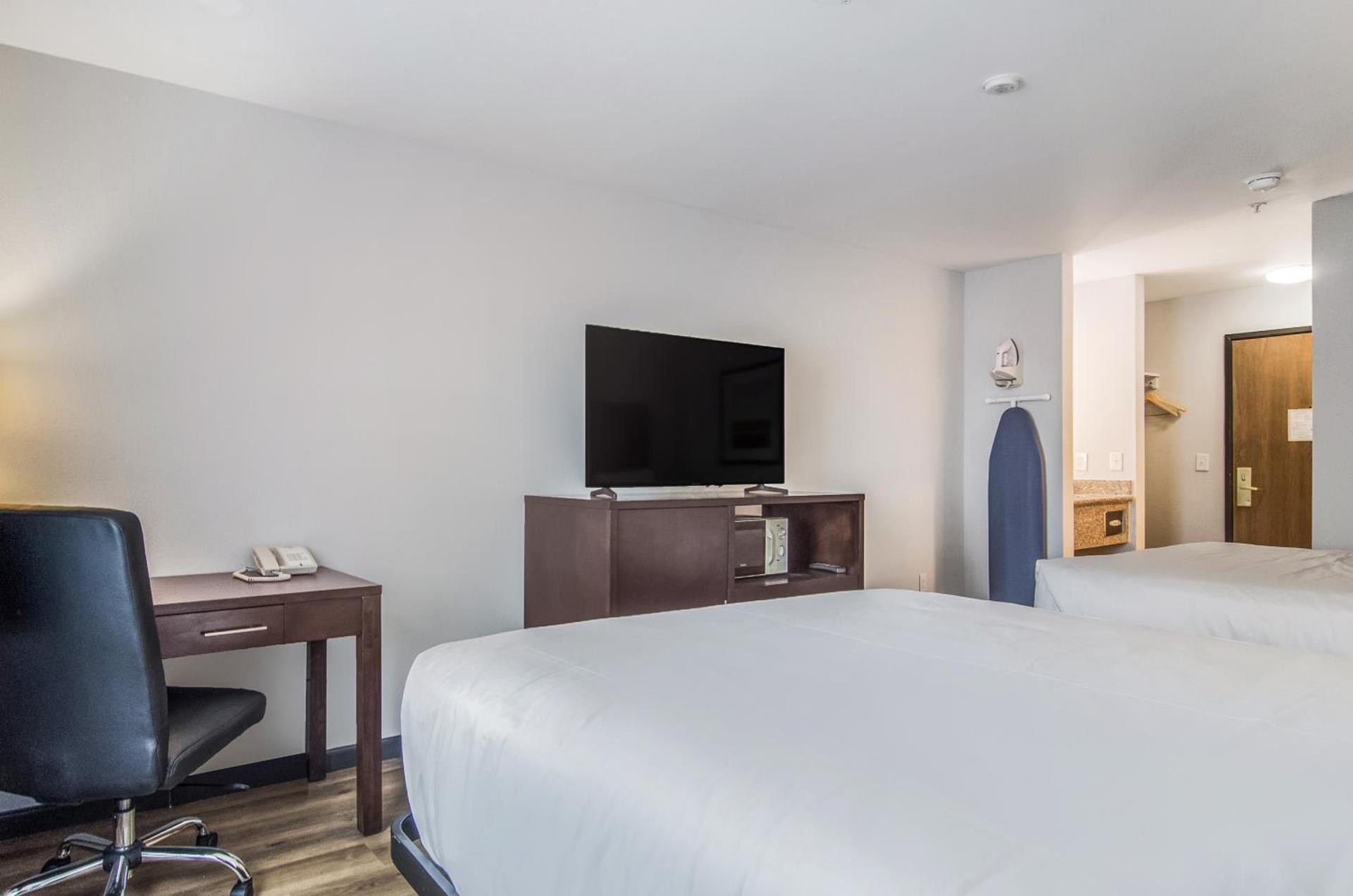 Red Lion Inn & Suites Des Moines photo 9