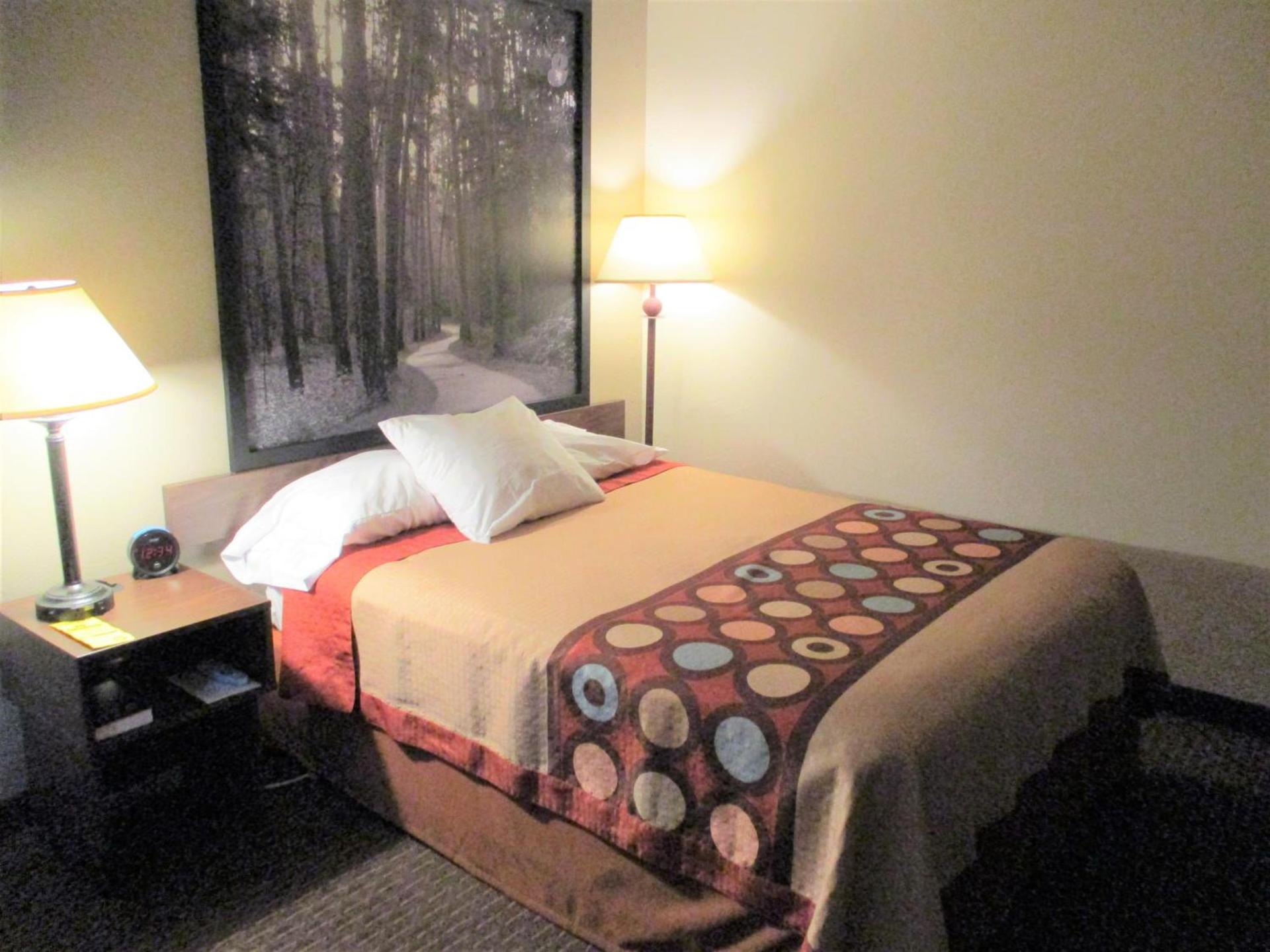 Super 8 by Wyndham Bemidji MN photo 15