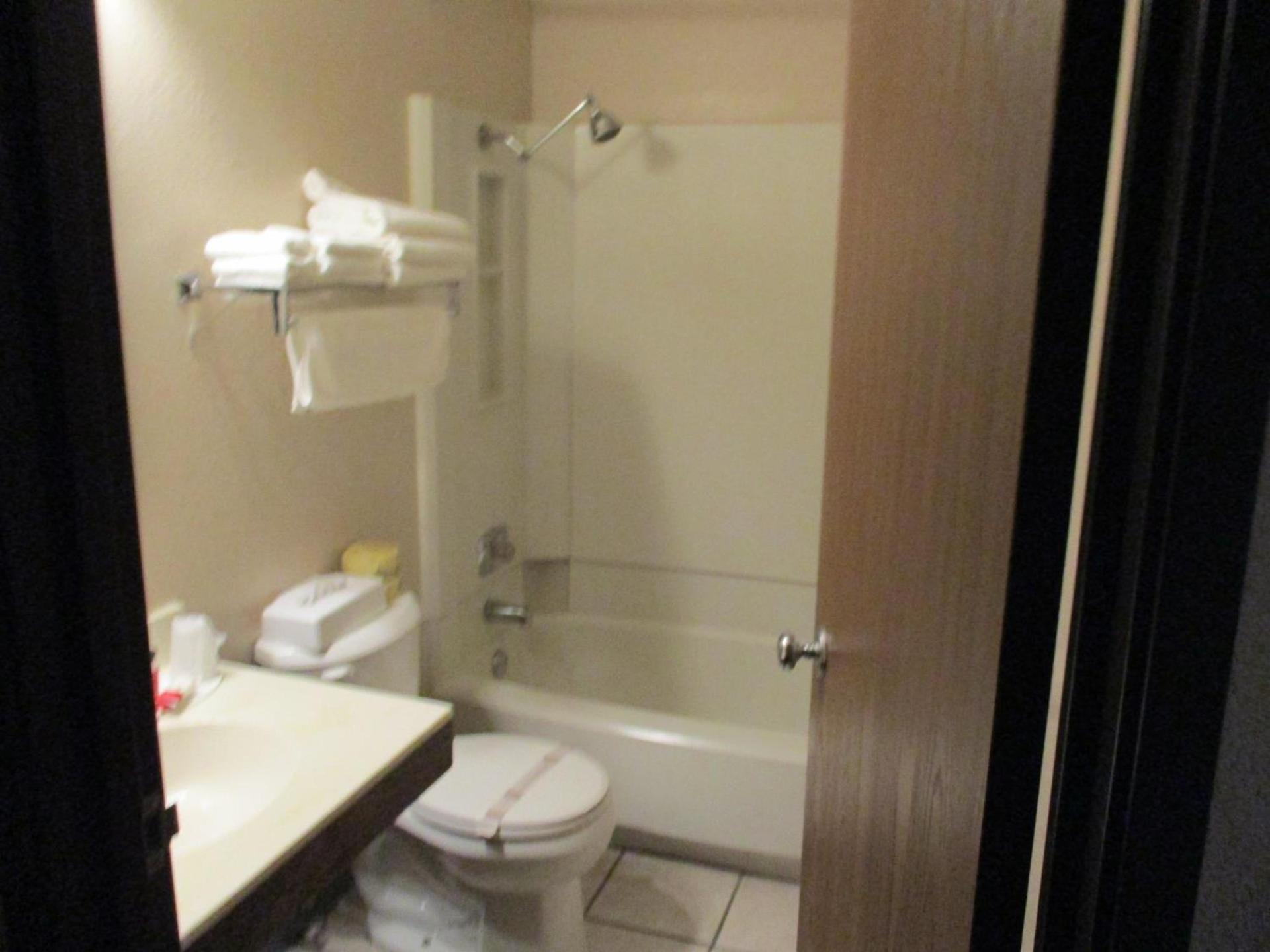 Super 8 by Wyndham Bemidji MN photo 13
