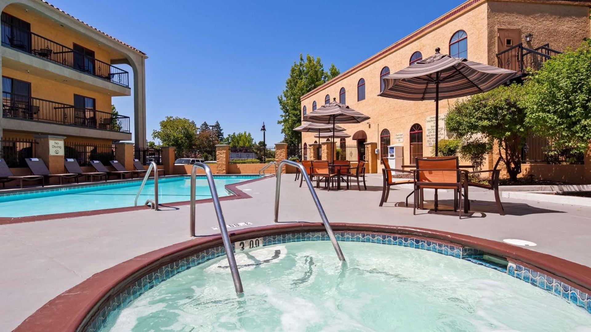 Best Western Plus Heritage Inn photo 9