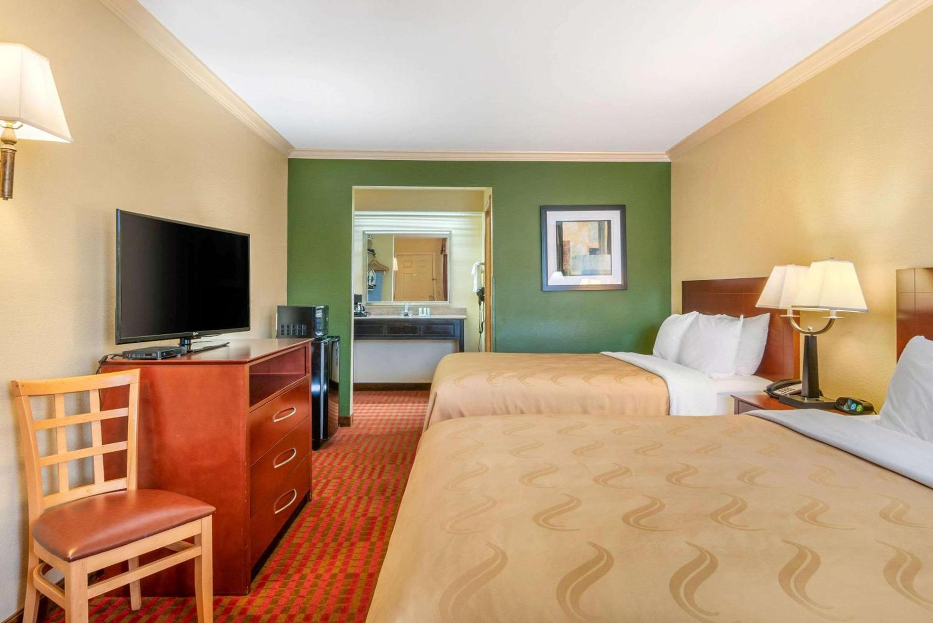 Quality Inn Klamath Falls - Crater Lake Gateway photo 2