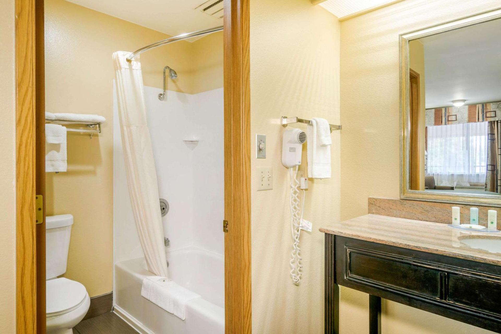 Quality Inn Klamath Falls - Crater Lake Gateway photo 6