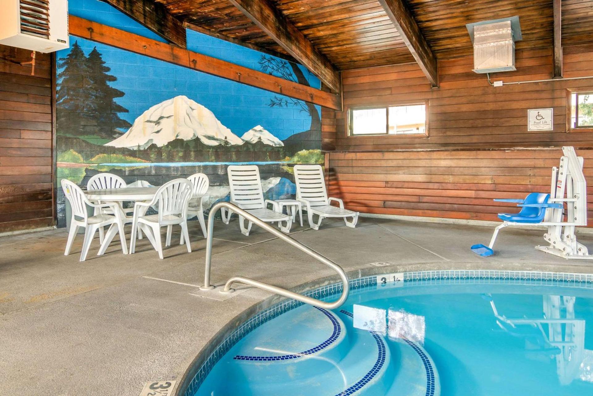 Quality Inn Klamath Falls - Crater Lake Gateway photo 13