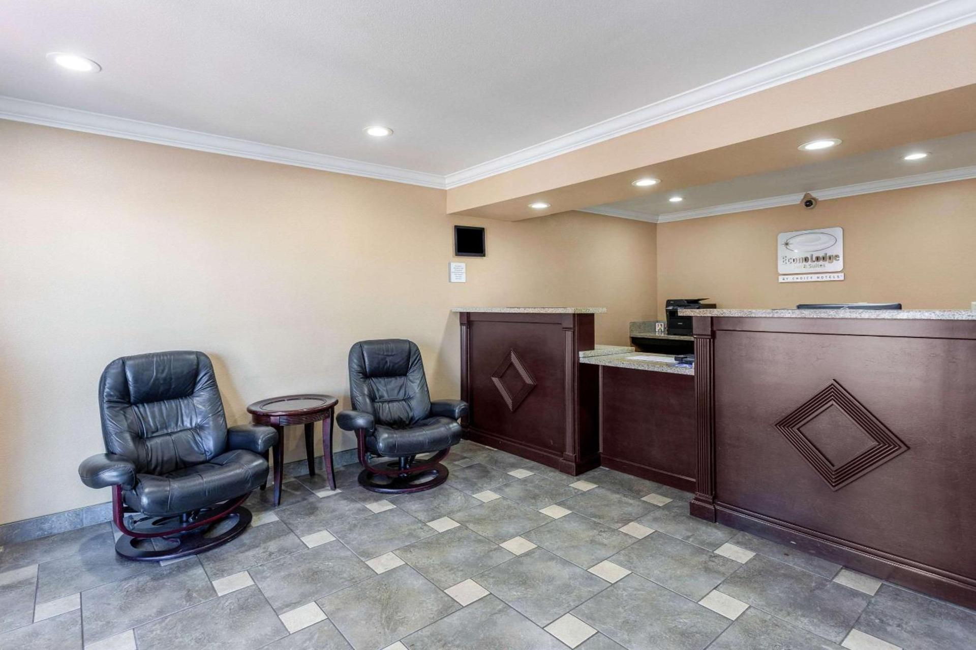 Econo Lodge Inn & Suites Escondido Downtown photo 6