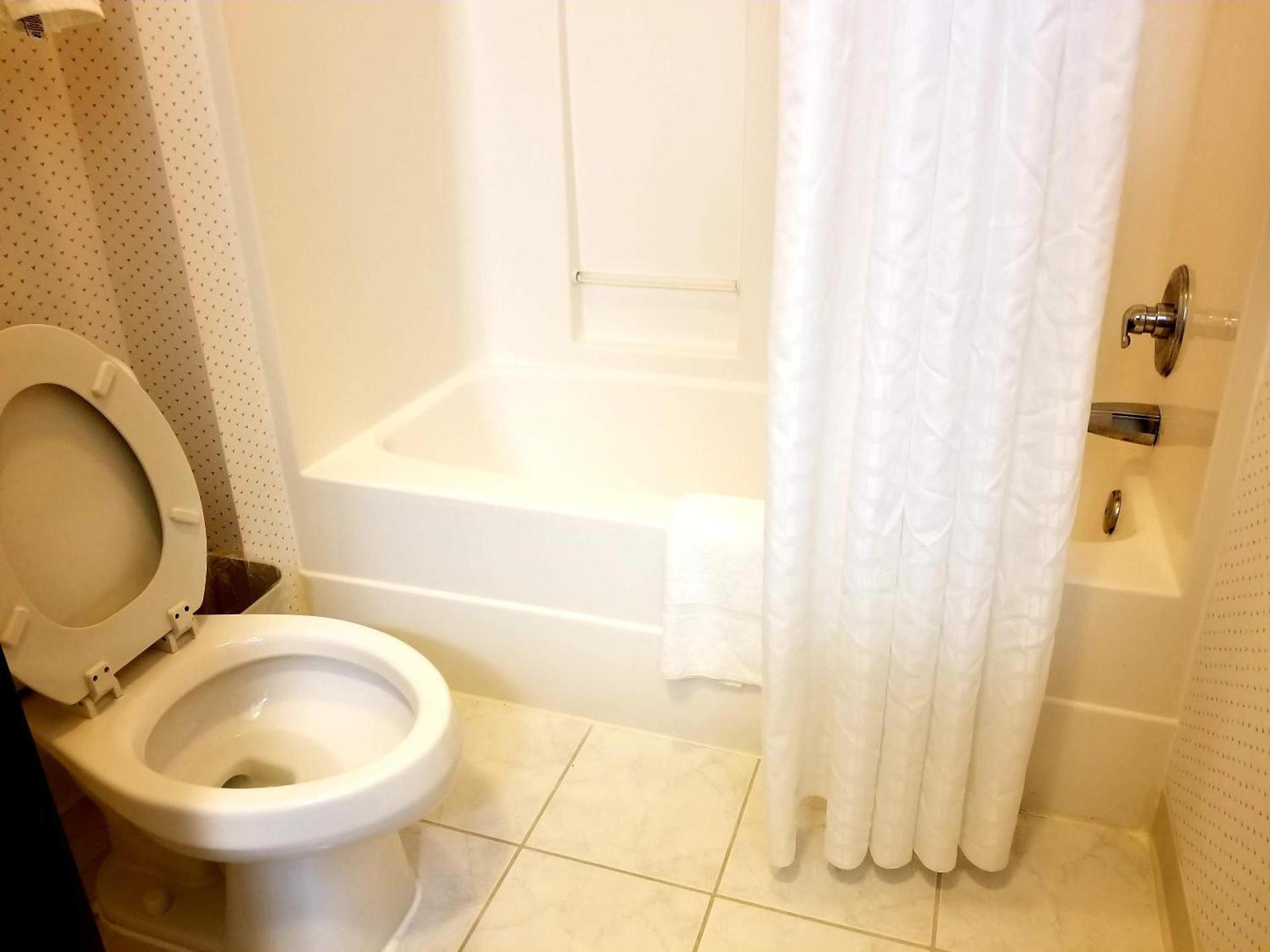 Rodeway Inn Urbana Champaign University Area photo 33