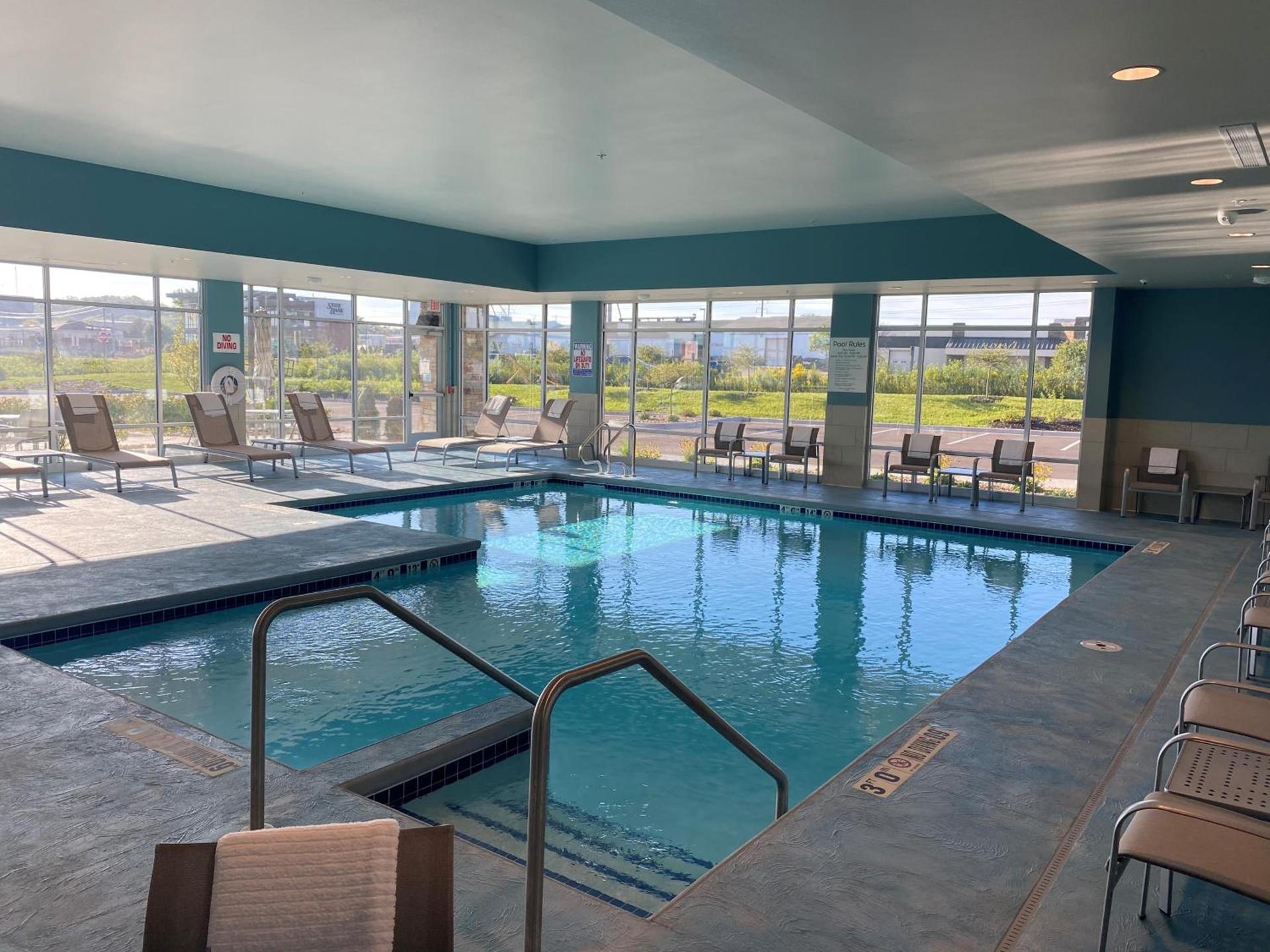 Holiday Inn Express & Suites - Madison West - Middleton by IHG photo 3