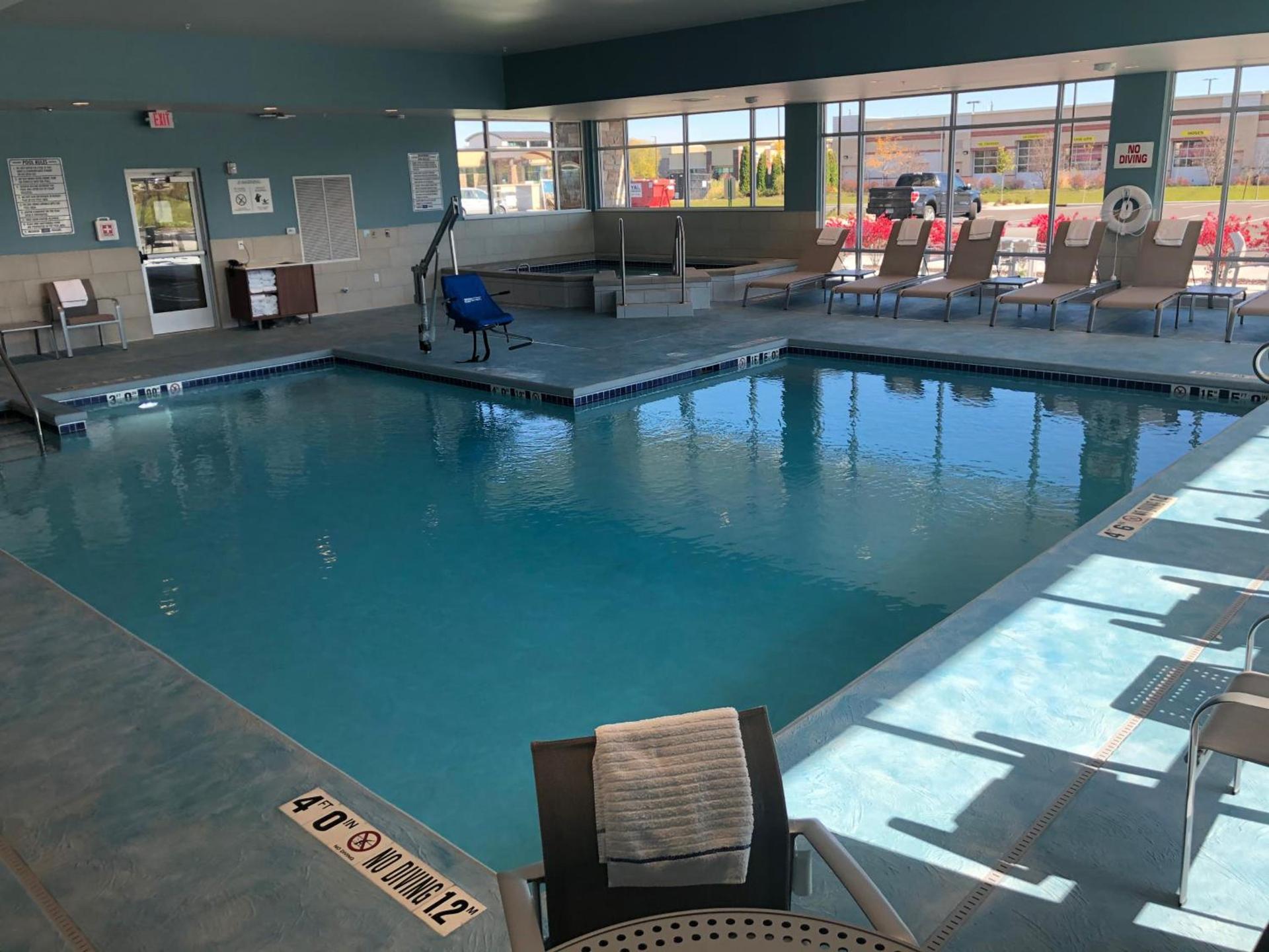 Holiday Inn Express & Suites - Madison West - Middleton by IHG photo 2
