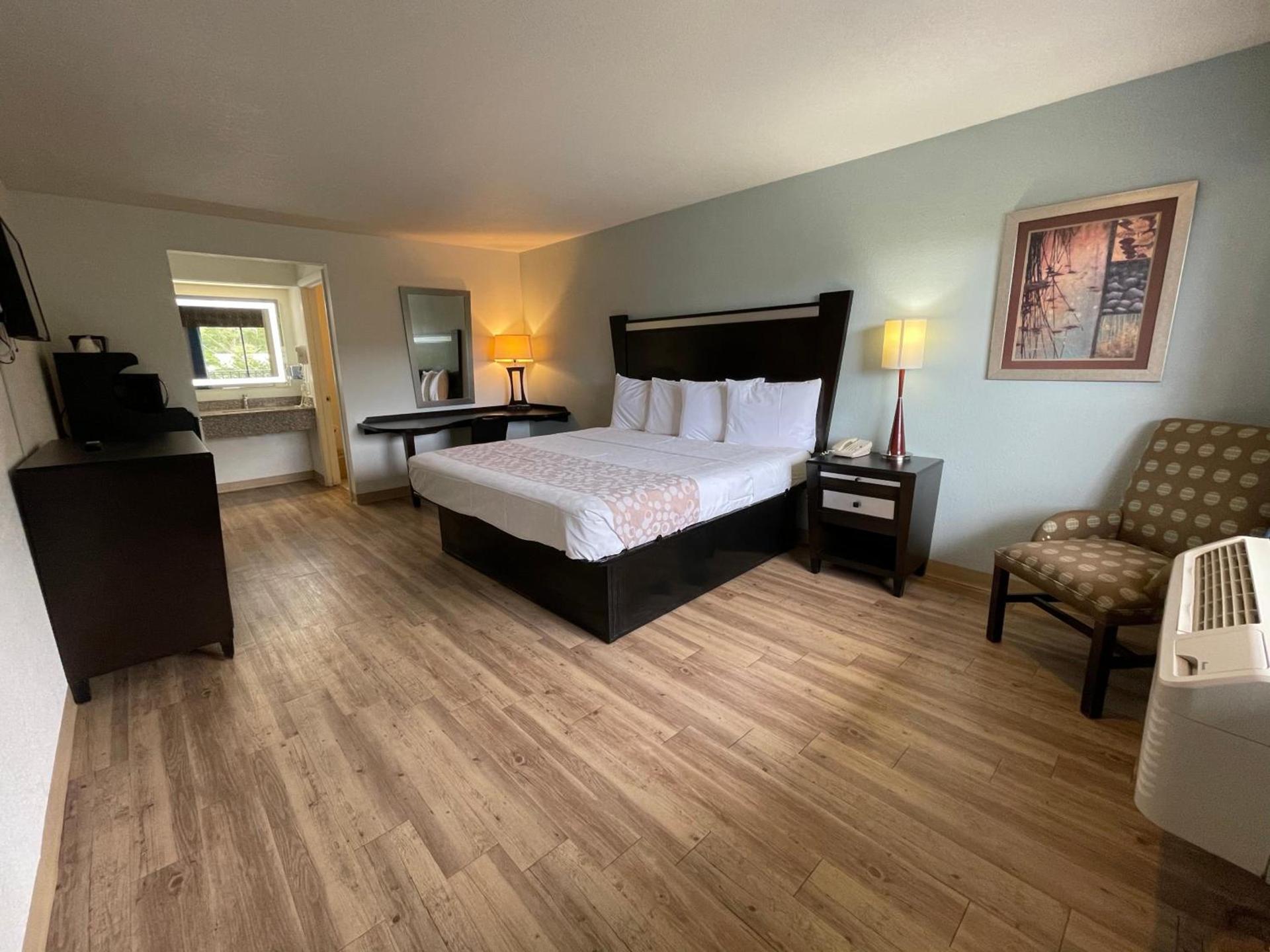 Tricove Inn & Suites photo 14