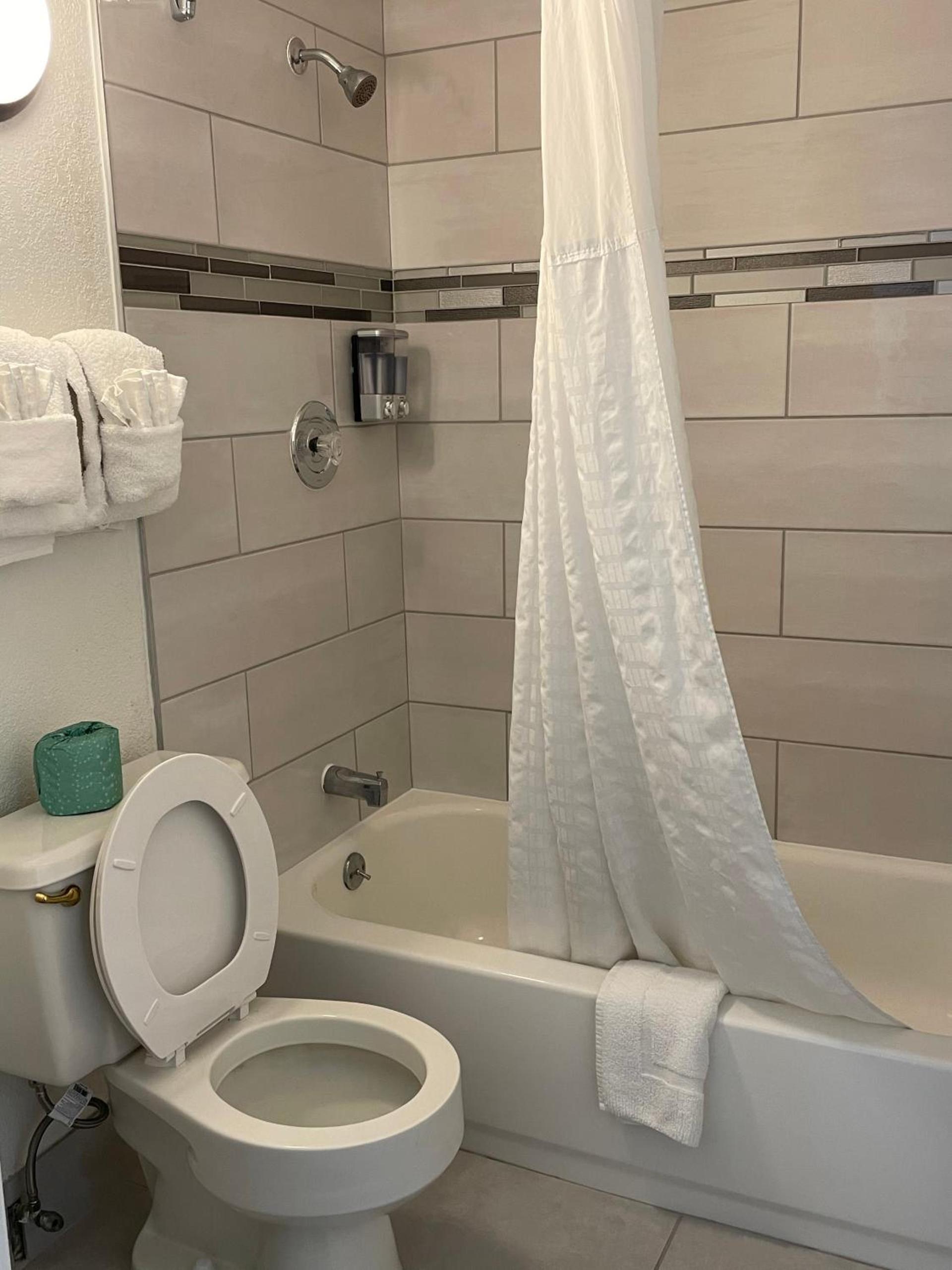 Tricove Inn & Suites photo 11