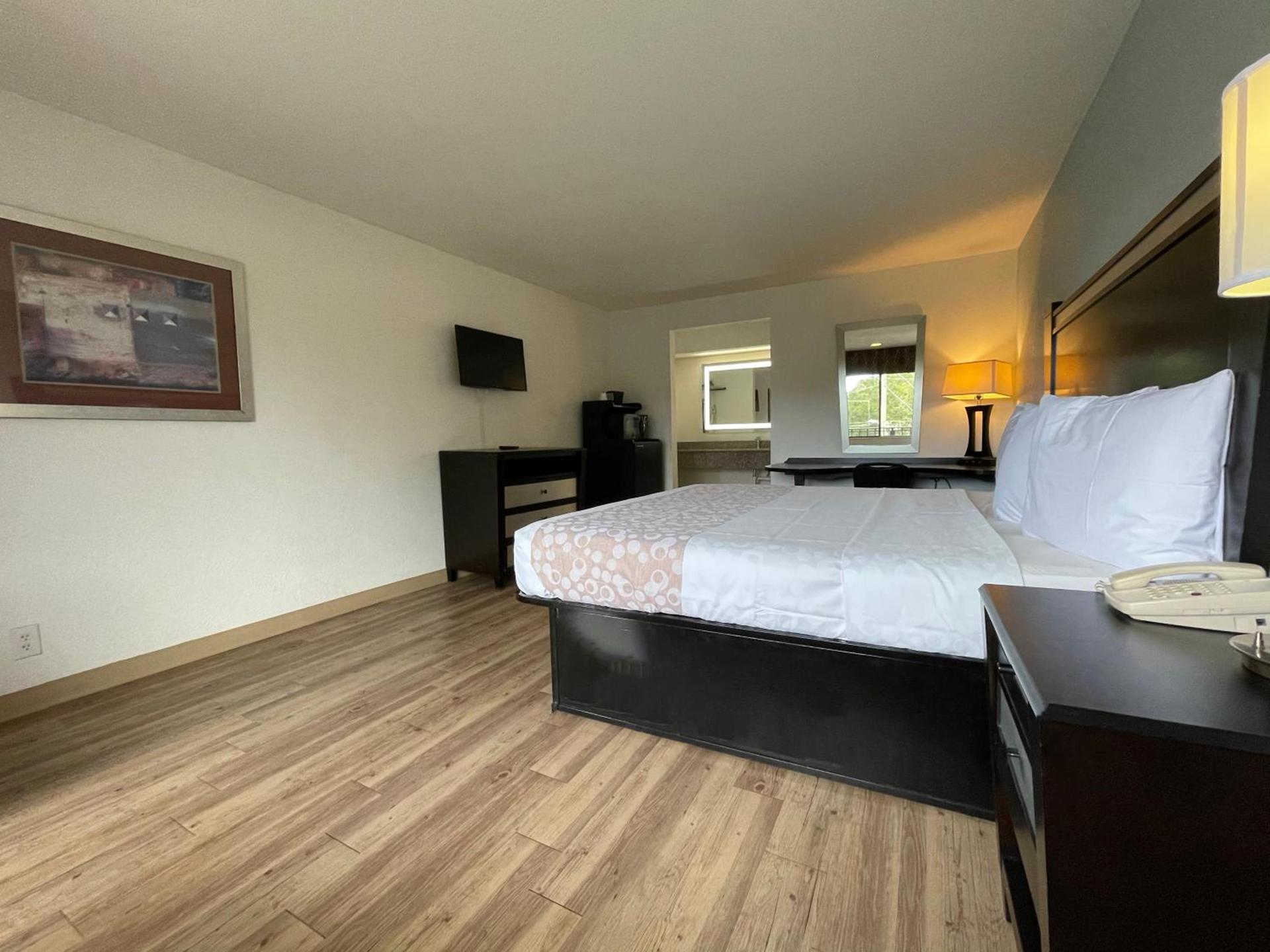 Tricove Inn & Suites photo 12