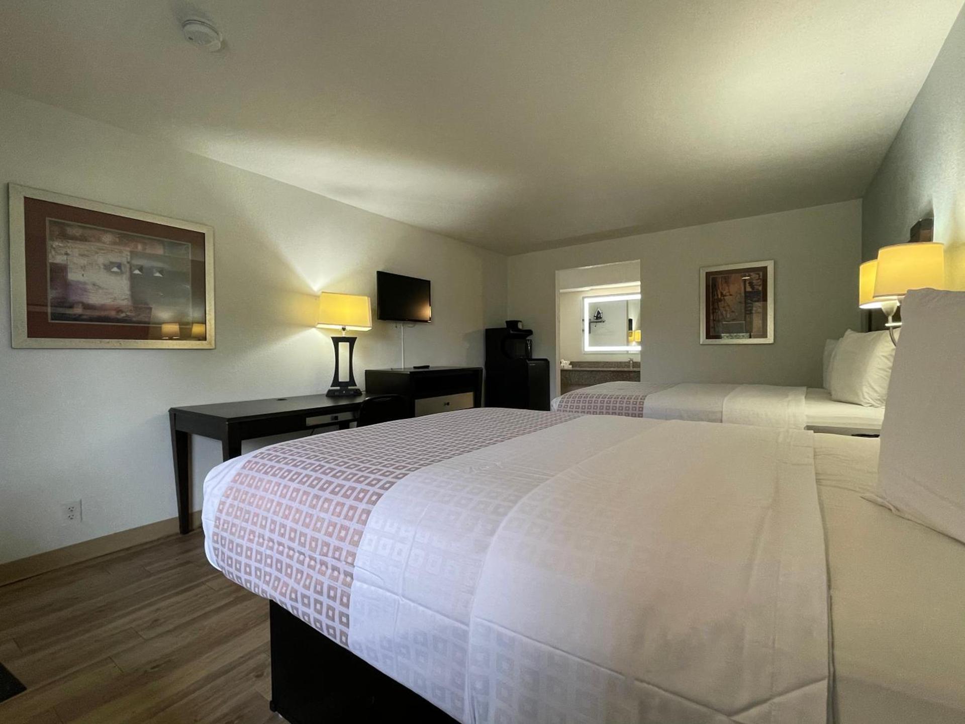 Tricove Inn & Suites photo 16