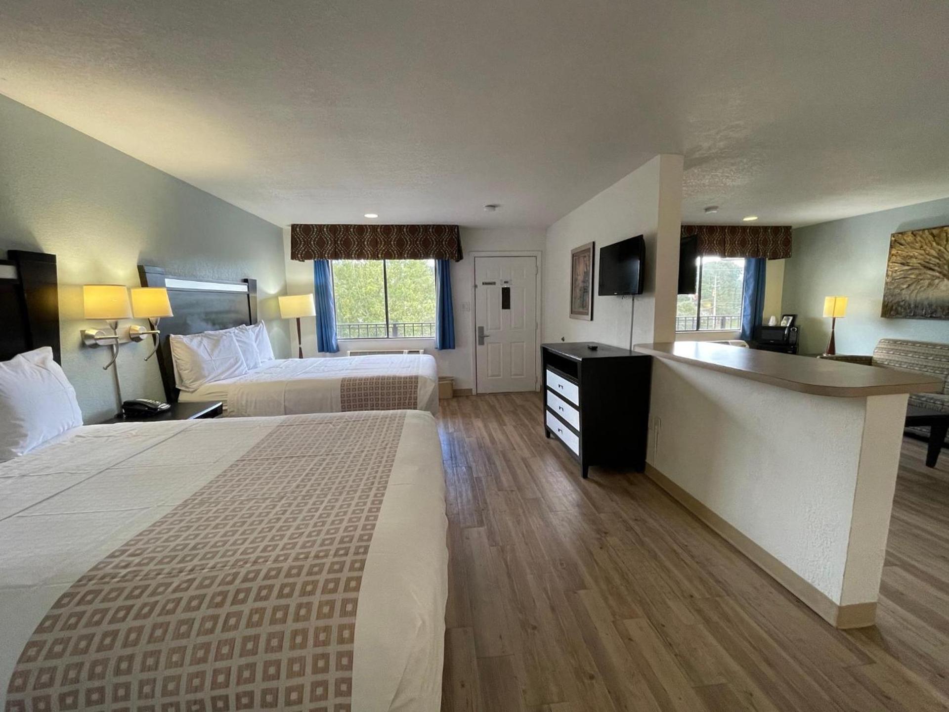 Tricove Inn & Suites photo 18
