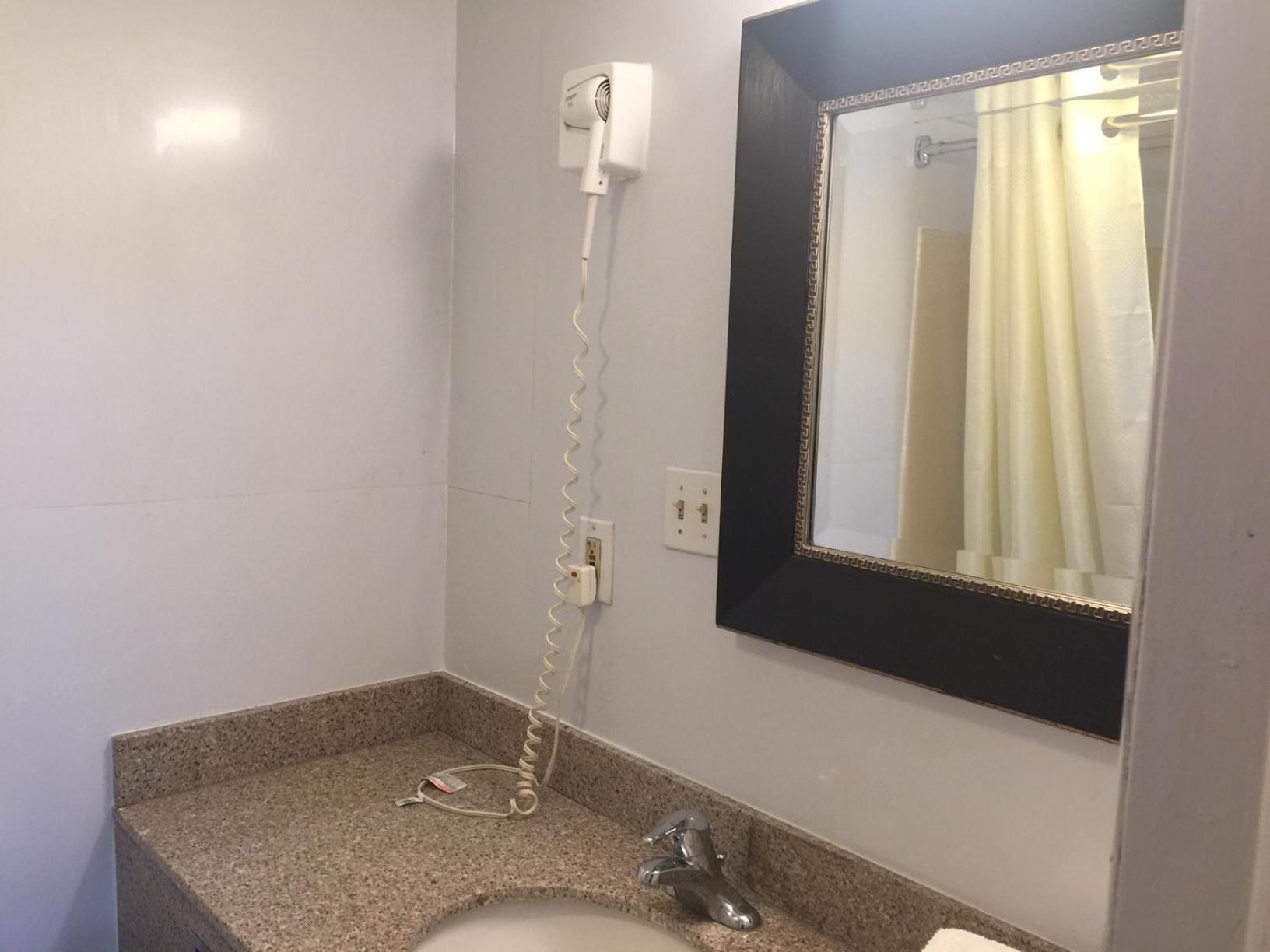 Econo Lodge Inn & Suites Lake Harmony - Pocono Mountains Area photo 38