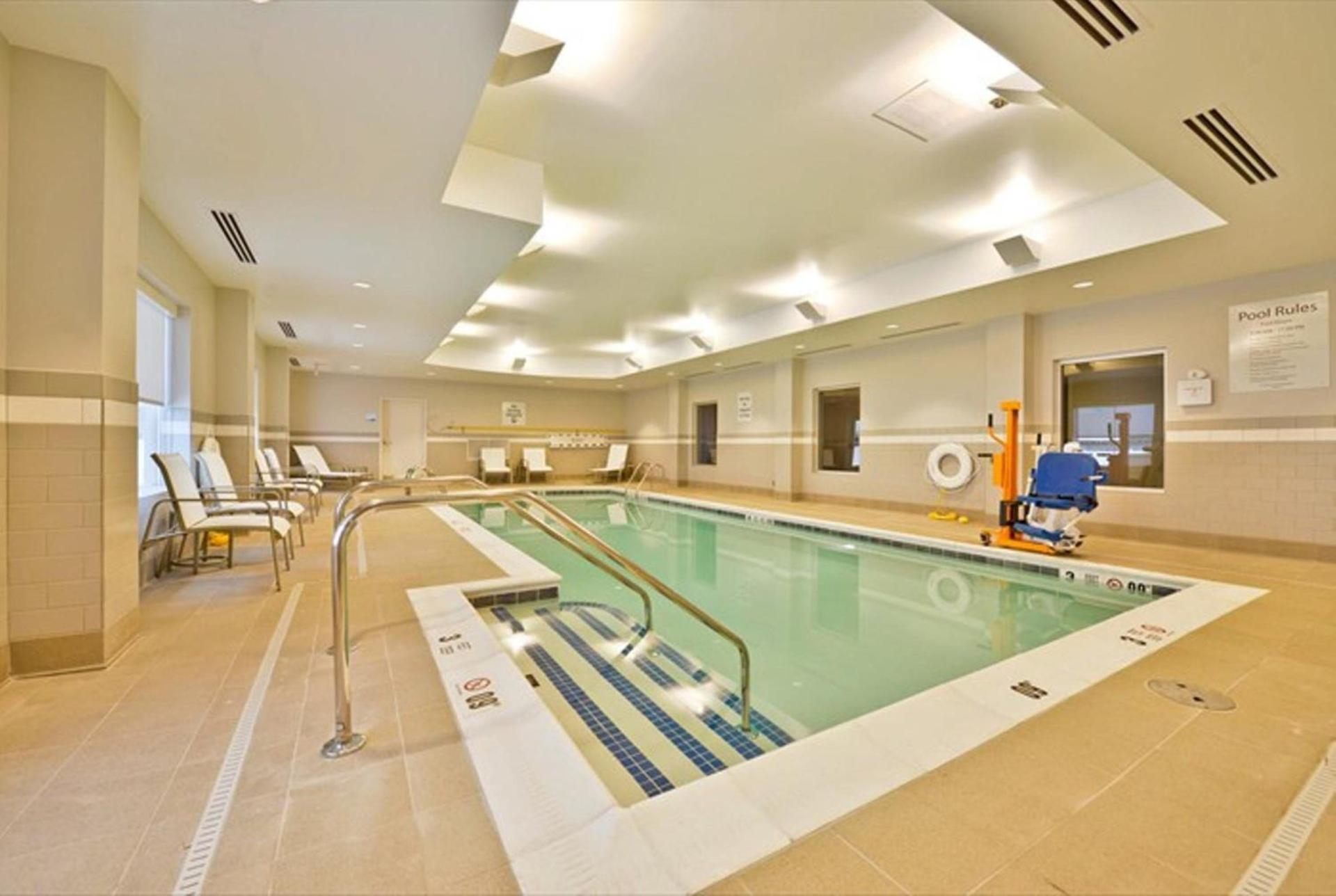 Holiday Inn Express & Suites Utica by IHG photo 28