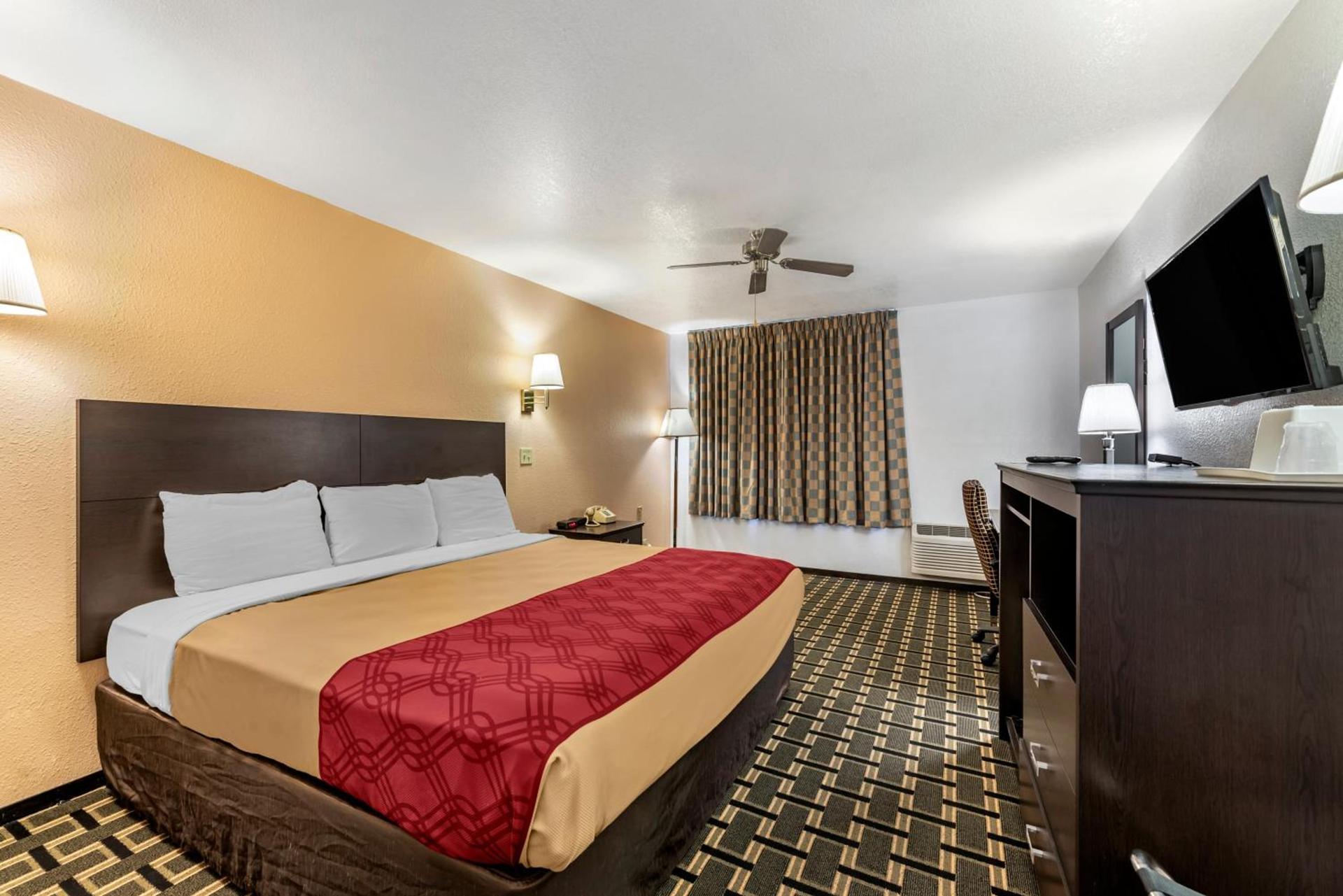 Econo Lodge La Junta photo 11
