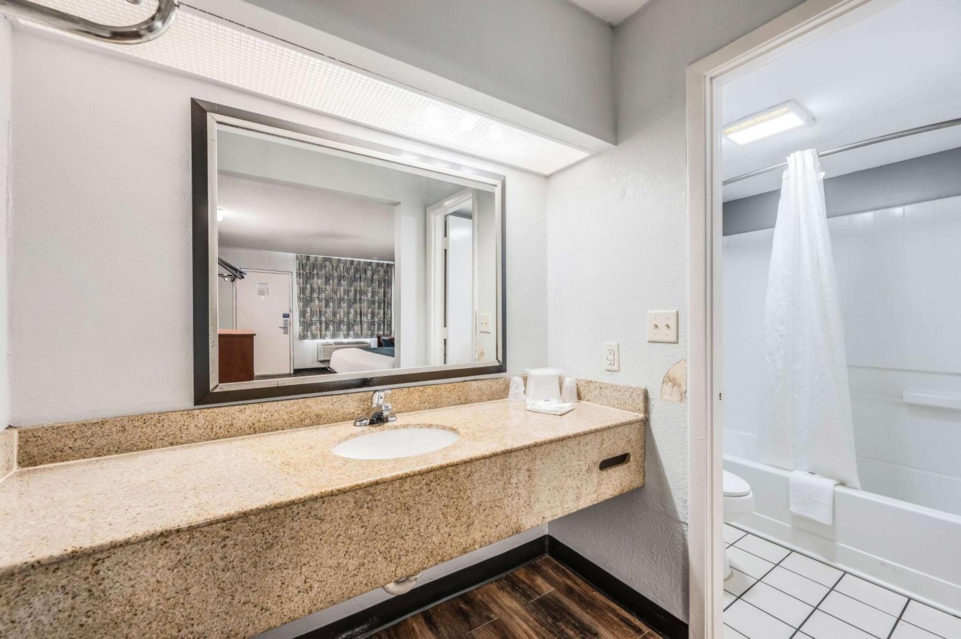 Motel 6-Tupelo, MS - Downtown photo 22