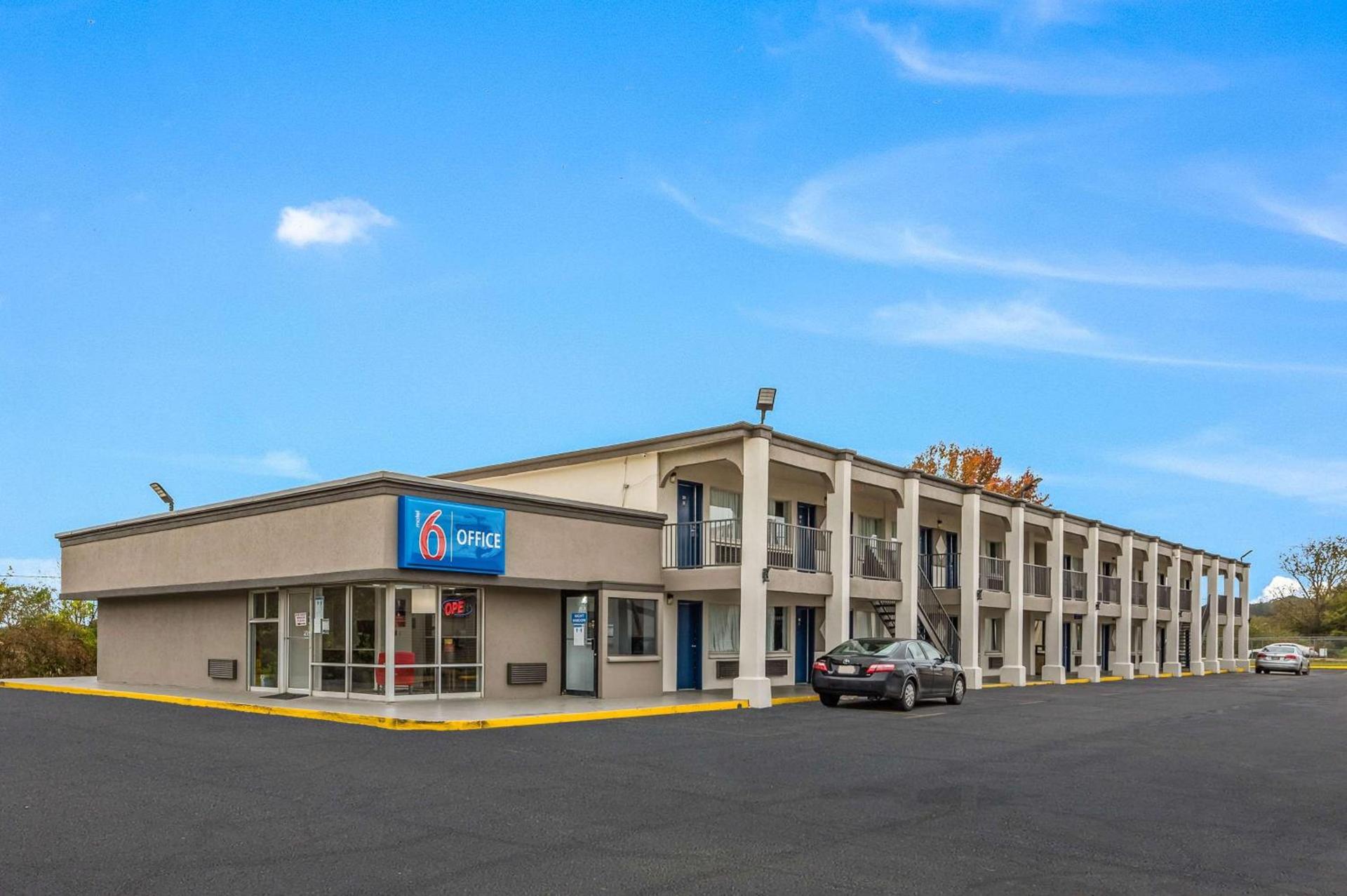 Motel 6-Tupelo, MS - Downtown photo 1